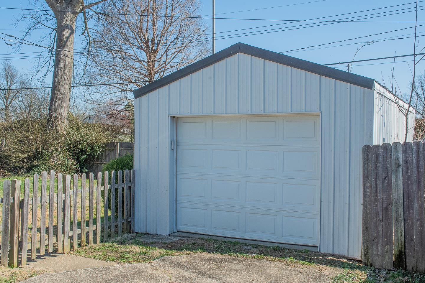 3419 Daviess Street, Owensboro, Kentucky 42303, 3 Bedrooms Bedrooms, ,1 BathroomBathrooms,Single Family Residence,For Sale,Daviess Street,91779