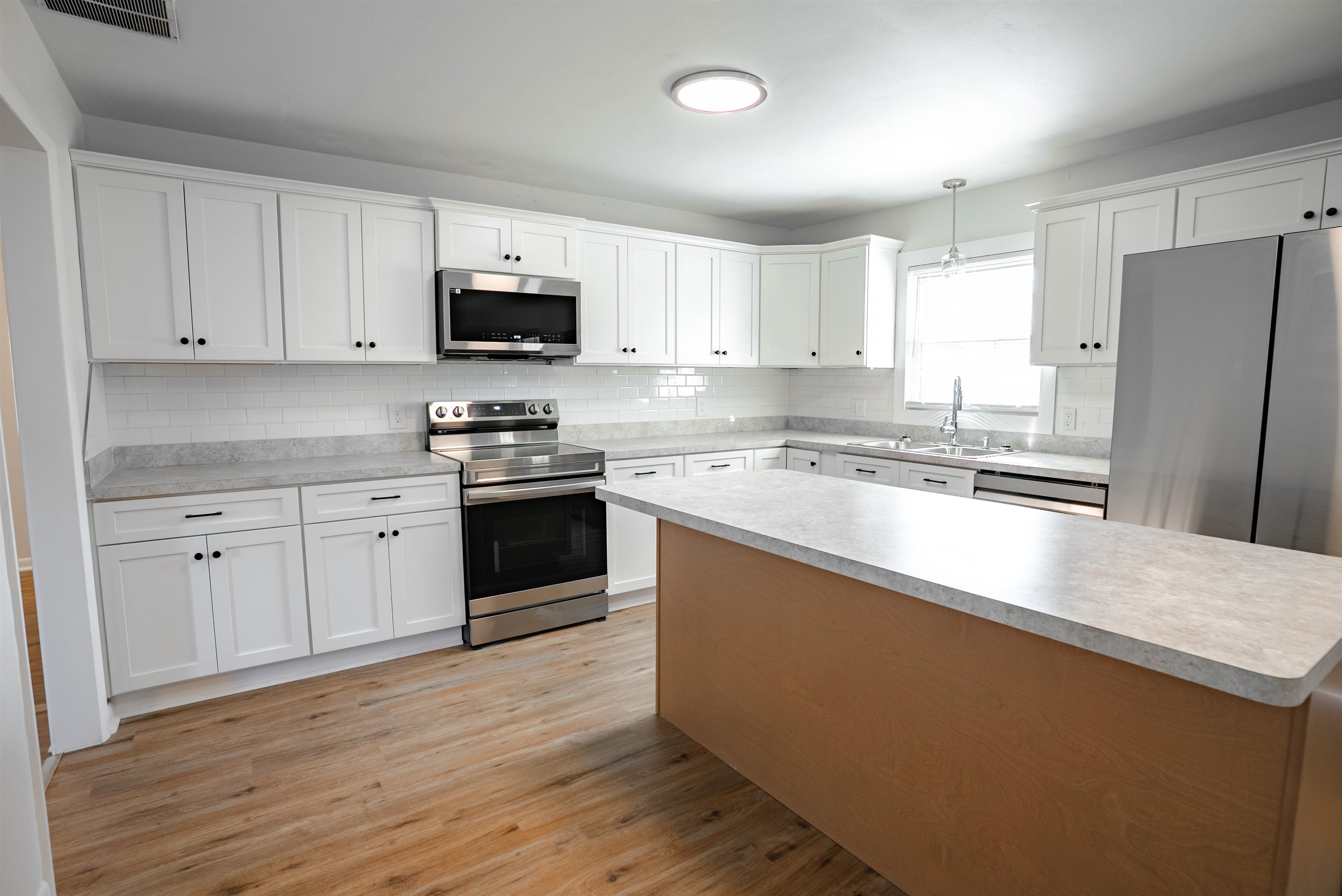 2504 Baylor Place, Owensboro, Kentucky 42301, 3 Bedrooms Bedrooms, ,2 BathroomsBathrooms,Single Family Residence,For Sale,Baylor Place,91784
