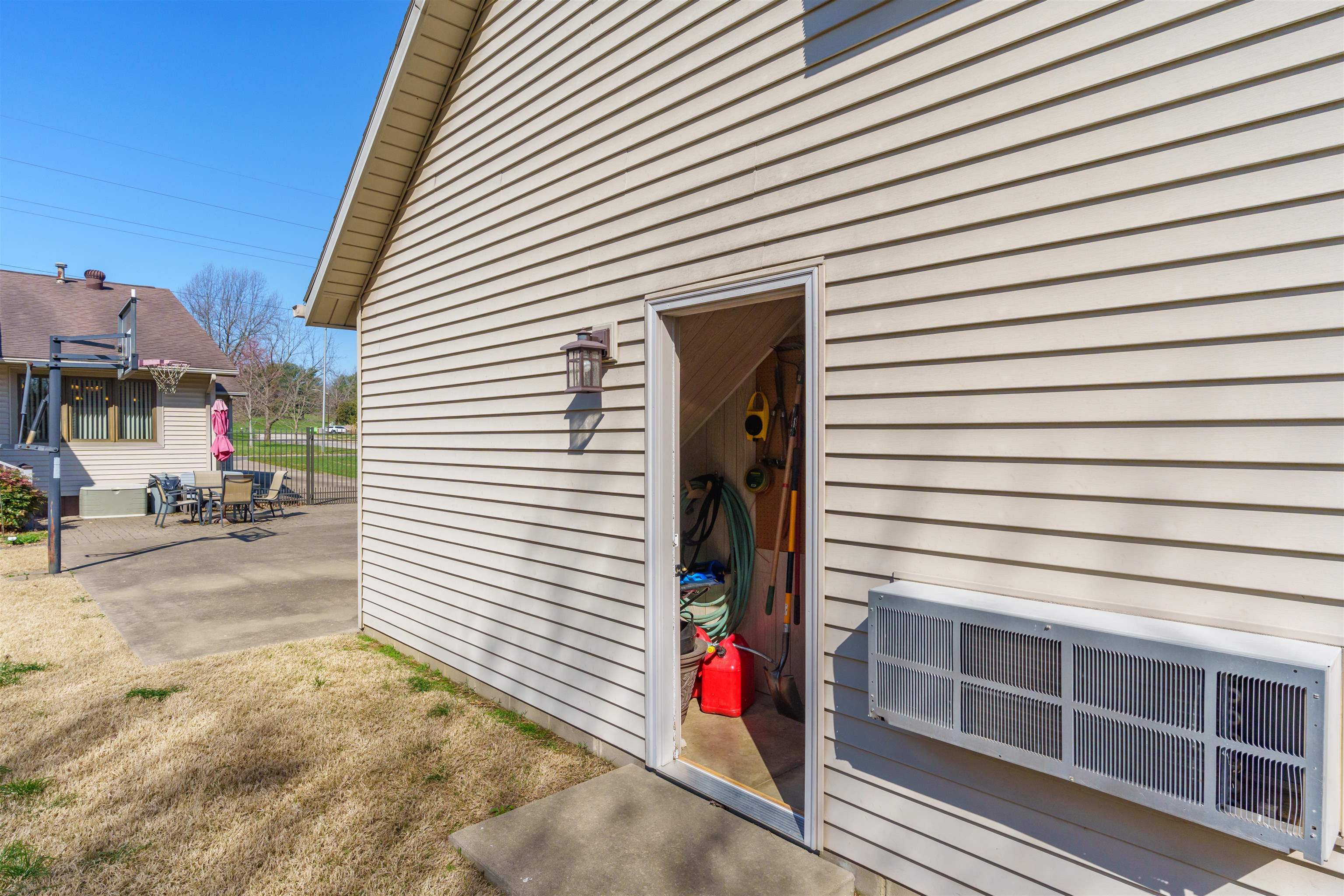 2605 Eastland Dr, Owensboro, Kentucky 42303, 3 Bedrooms Bedrooms, ,2 BathroomsBathrooms,Single Family Residence,For Sale,Eastland Dr,91813