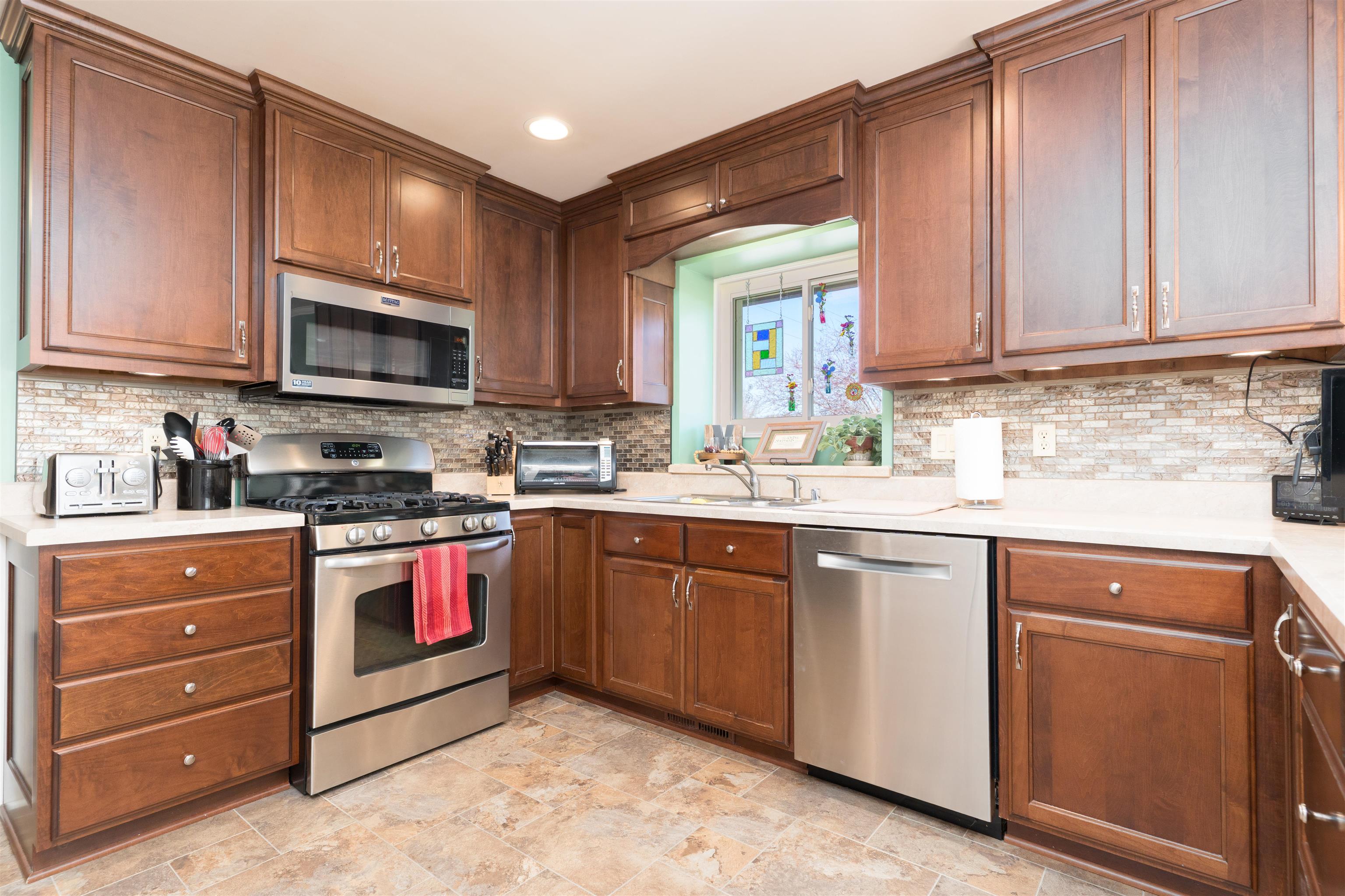2605 Eastland Dr, Owensboro, Kentucky 42303, 3 Bedrooms Bedrooms, ,2 BathroomsBathrooms,Single Family Residence,For Sale,Eastland Dr,91813