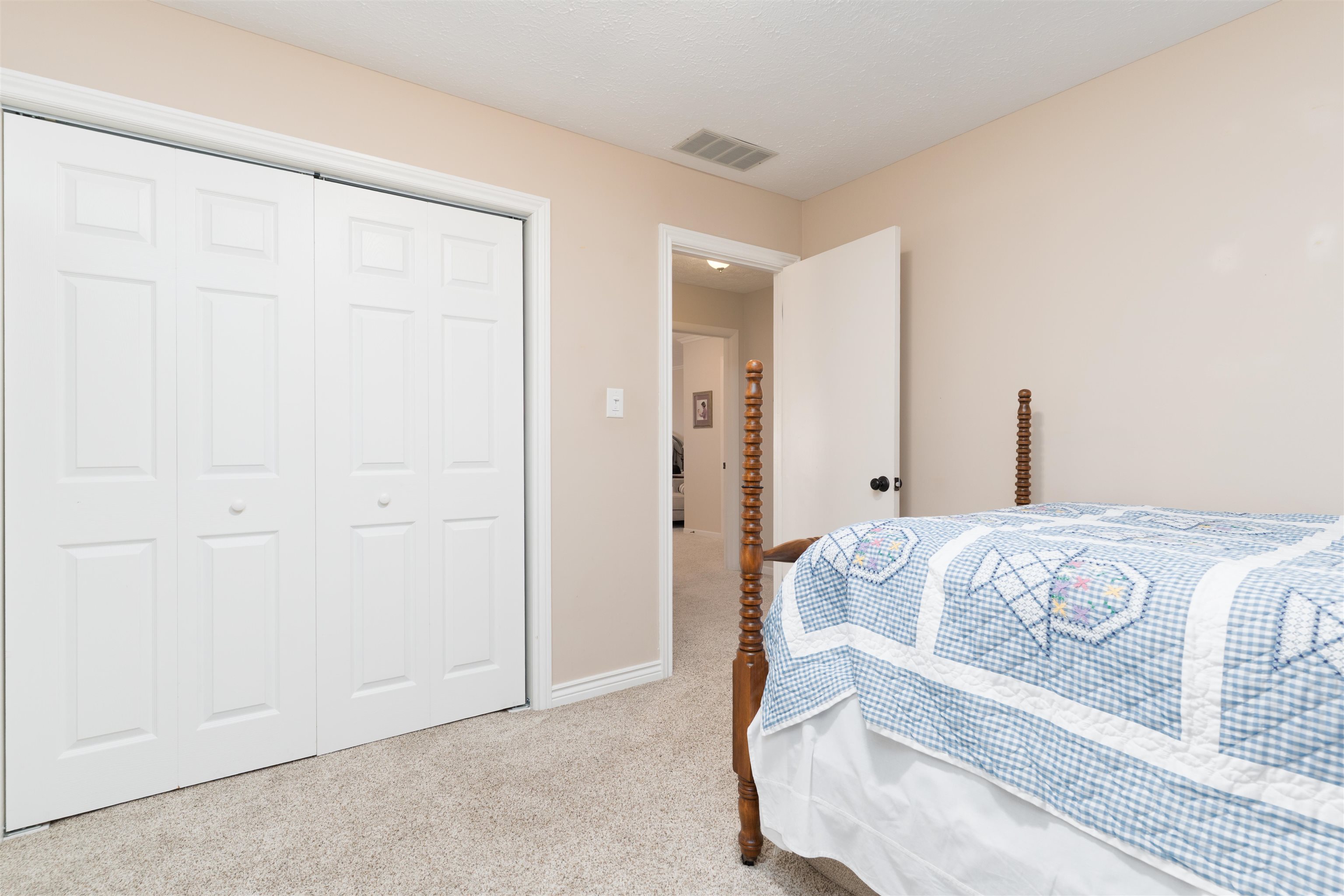 2605 Eastland Dr, Owensboro, Kentucky 42303, 3 Bedrooms Bedrooms, ,2 BathroomsBathrooms,Single Family Residence,For Sale,Eastland Dr,91813