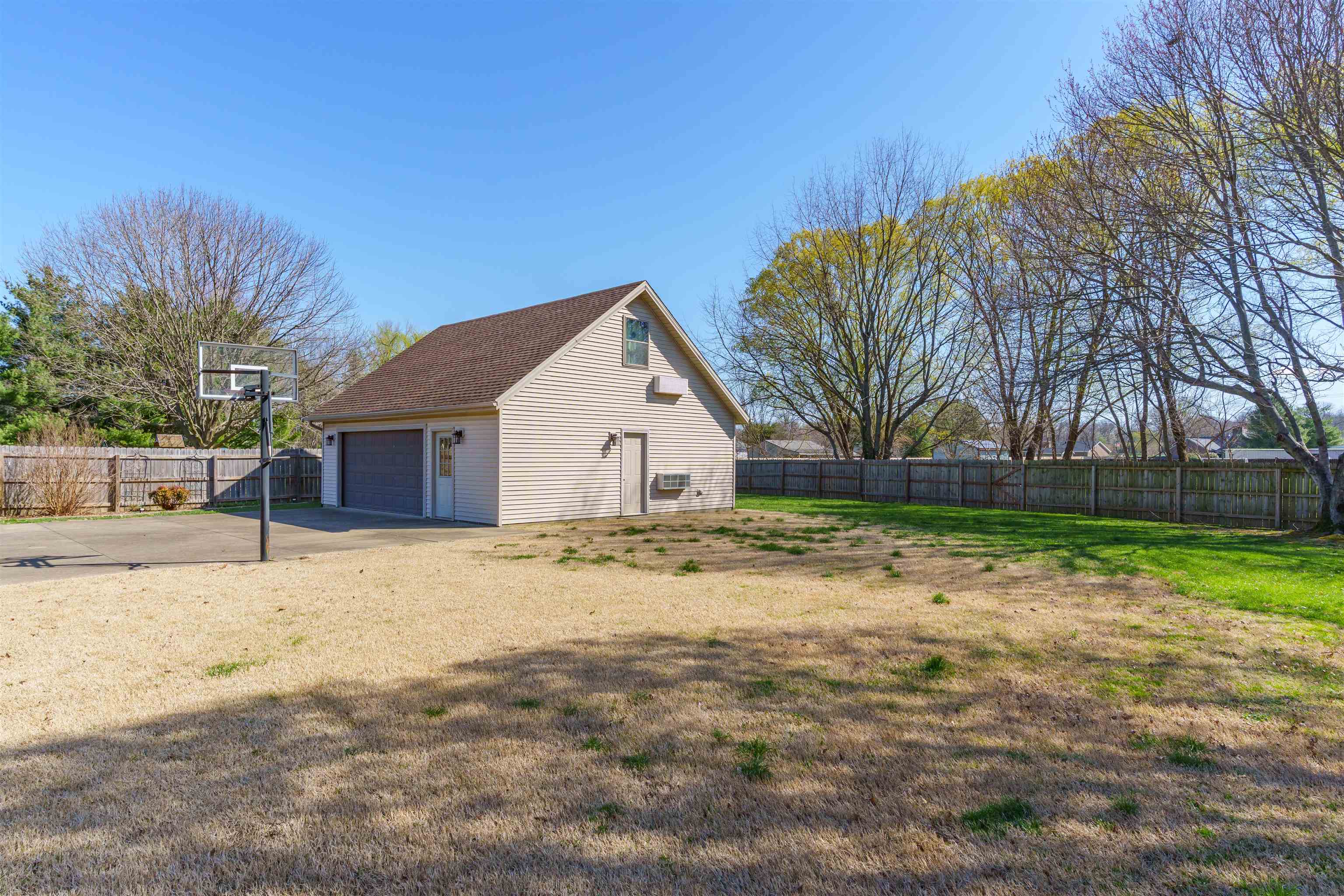 2605 Eastland Dr, Owensboro, Kentucky 42303, 3 Bedrooms Bedrooms, ,2 BathroomsBathrooms,Single Family Residence,For Sale,Eastland Dr,91813