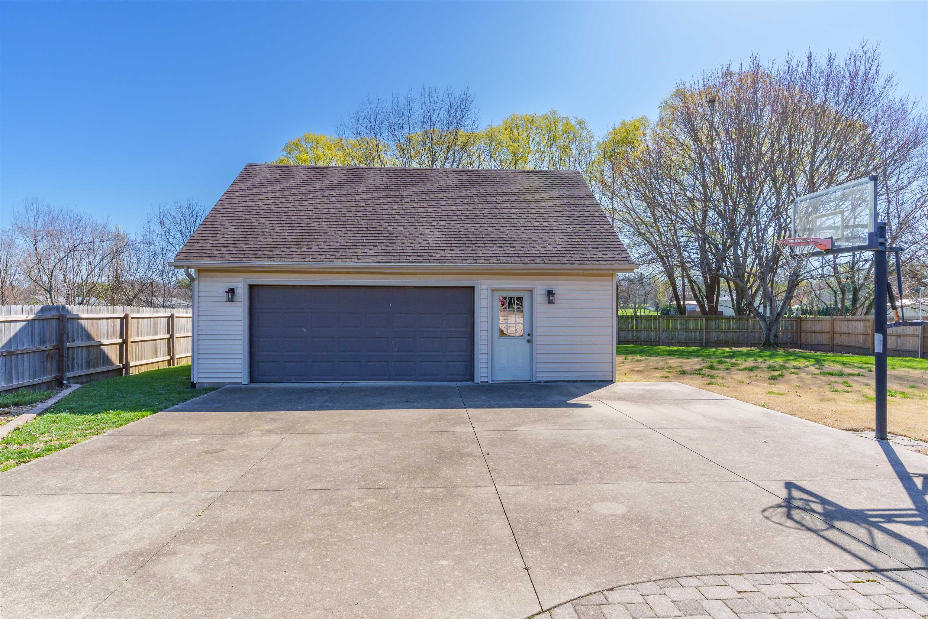 2605 Eastland Dr, Owensboro, Kentucky 42303, 3 Bedrooms Bedrooms, ,2 BathroomsBathrooms,Single Family Residence,For Sale,Eastland Dr,91813