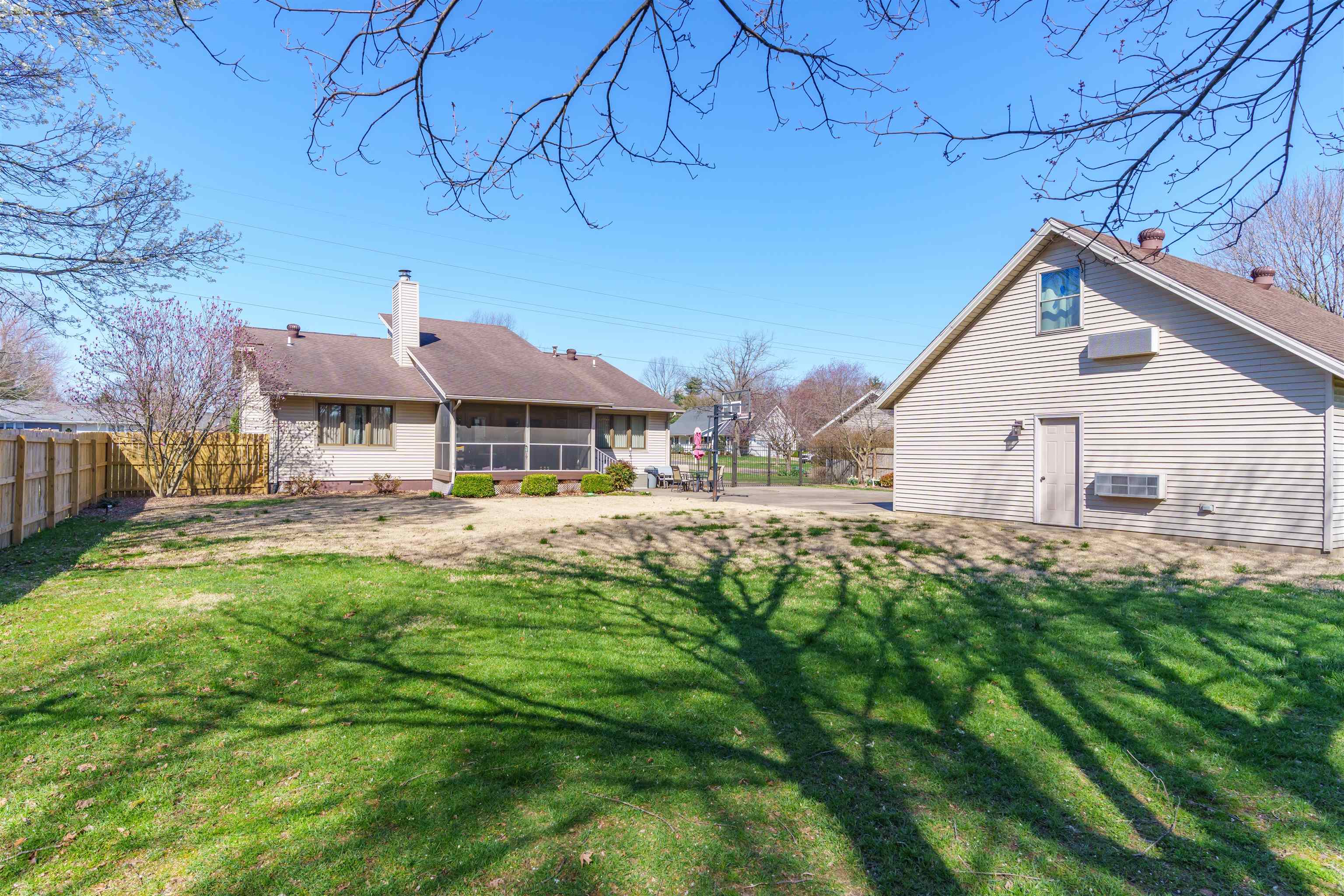 2605 Eastland Dr, Owensboro, Kentucky 42303, 3 Bedrooms Bedrooms, ,2 BathroomsBathrooms,Single Family Residence,For Sale,Eastland Dr,91813