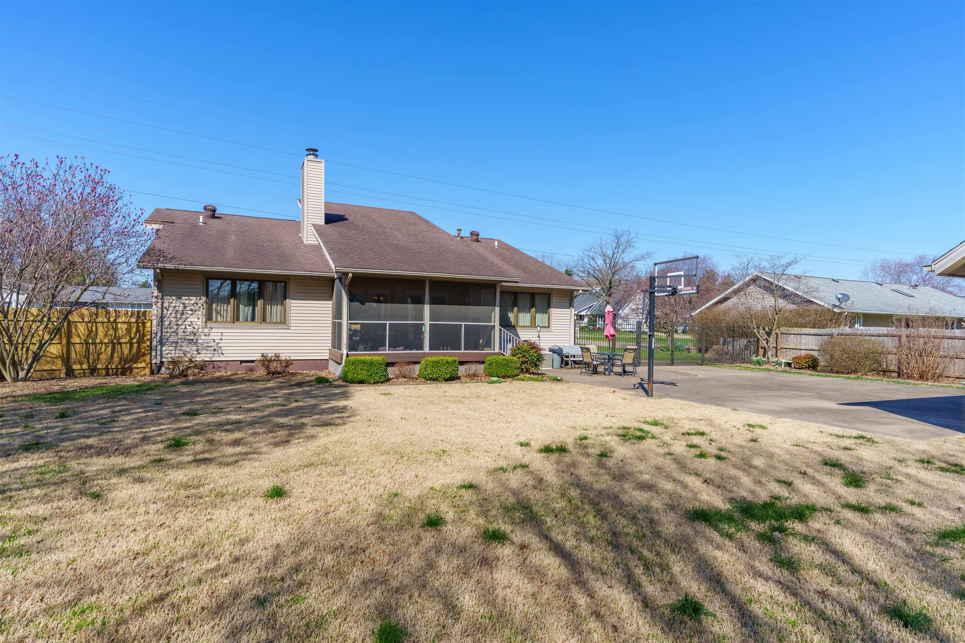 2605 Eastland Dr, Owensboro, Kentucky 42303, 3 Bedrooms Bedrooms, ,2 BathroomsBathrooms,Single Family Residence,For Sale,Eastland Dr,91813