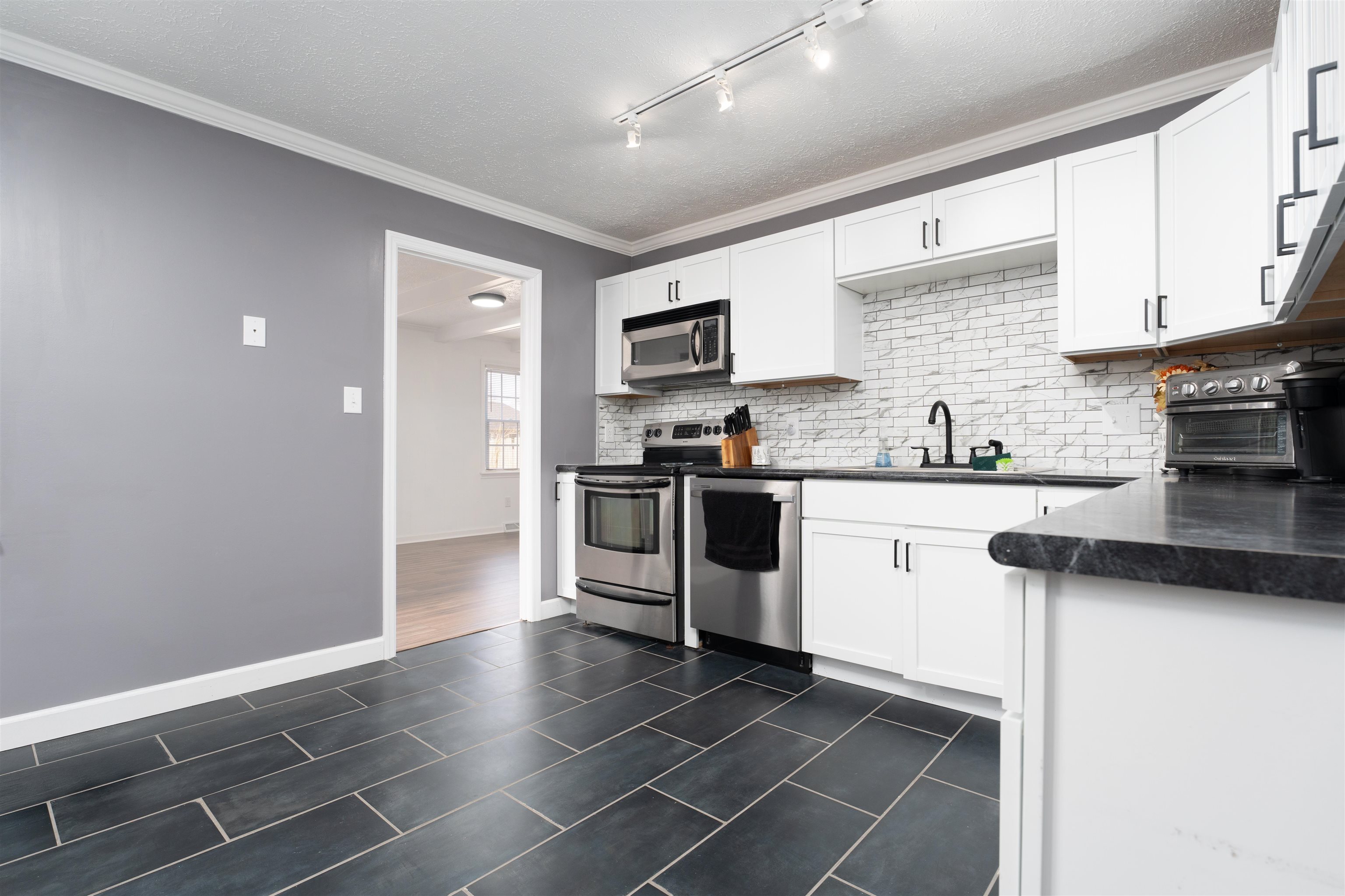 3819 Greenfield Ln, Owensboro, Kentucky 42301, 3 Bedrooms Bedrooms, ,1 BathroomBathrooms,Single Family Residence,For Sale,Greenfield Ln,91821