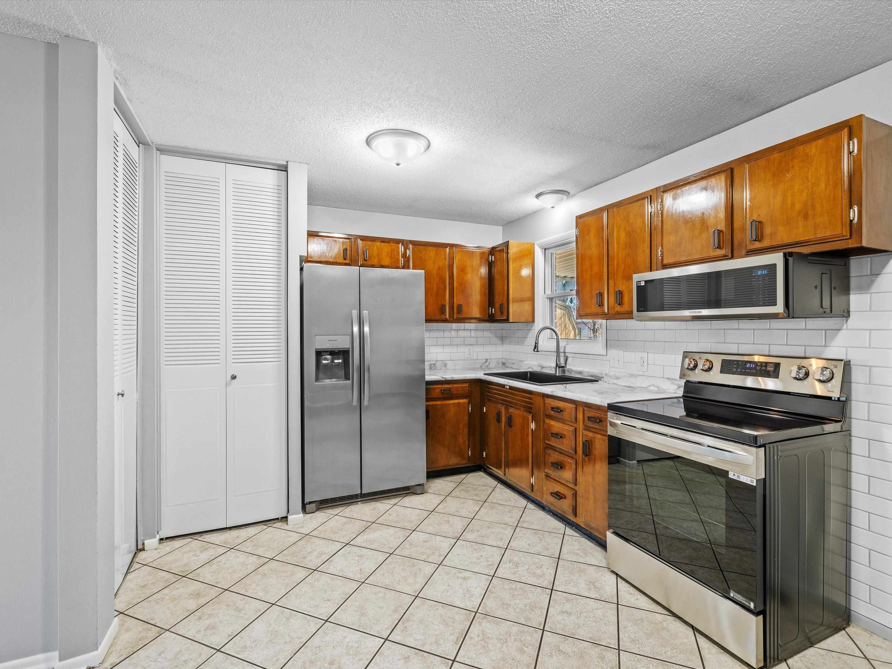2428 Tamarack Road, Owensboro, Kentucky 42301, 3 Bedrooms Bedrooms, ,1 BathroomBathrooms,Single Family Residence,For Sale,Tamarack Road,91827