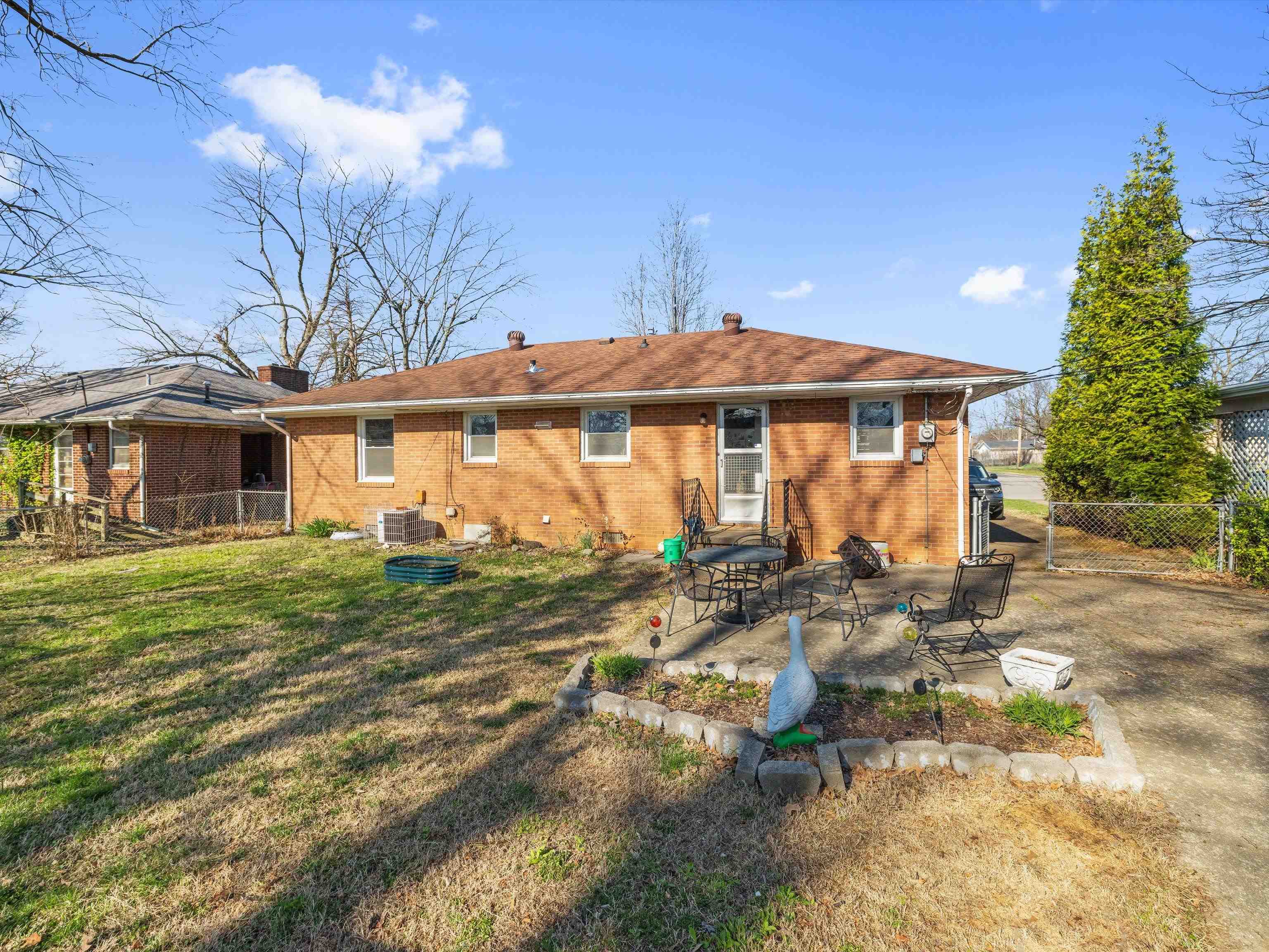 2521 Christie Place, Owensboro, Kentucky 42301, 3 Bedrooms Bedrooms, ,1 BathroomBathrooms,Single Family Residence,For Sale,Christie Place,91839