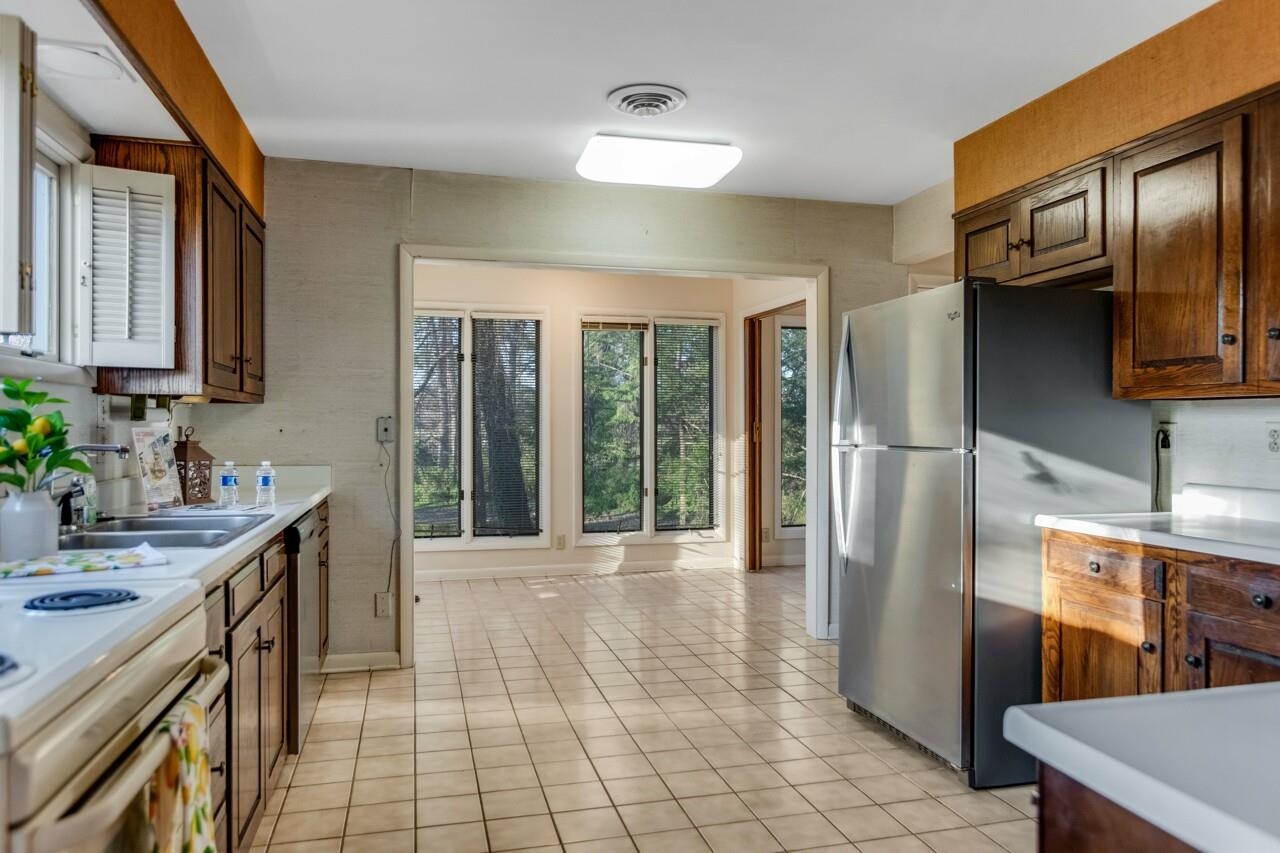 418 Cardinal Drive, Hopkinsville, Kentucky 42240, 4 Bedrooms Bedrooms, ,3 BathroomsBathrooms,Single Family Residence,For Sale,Cardinal Drive,91840