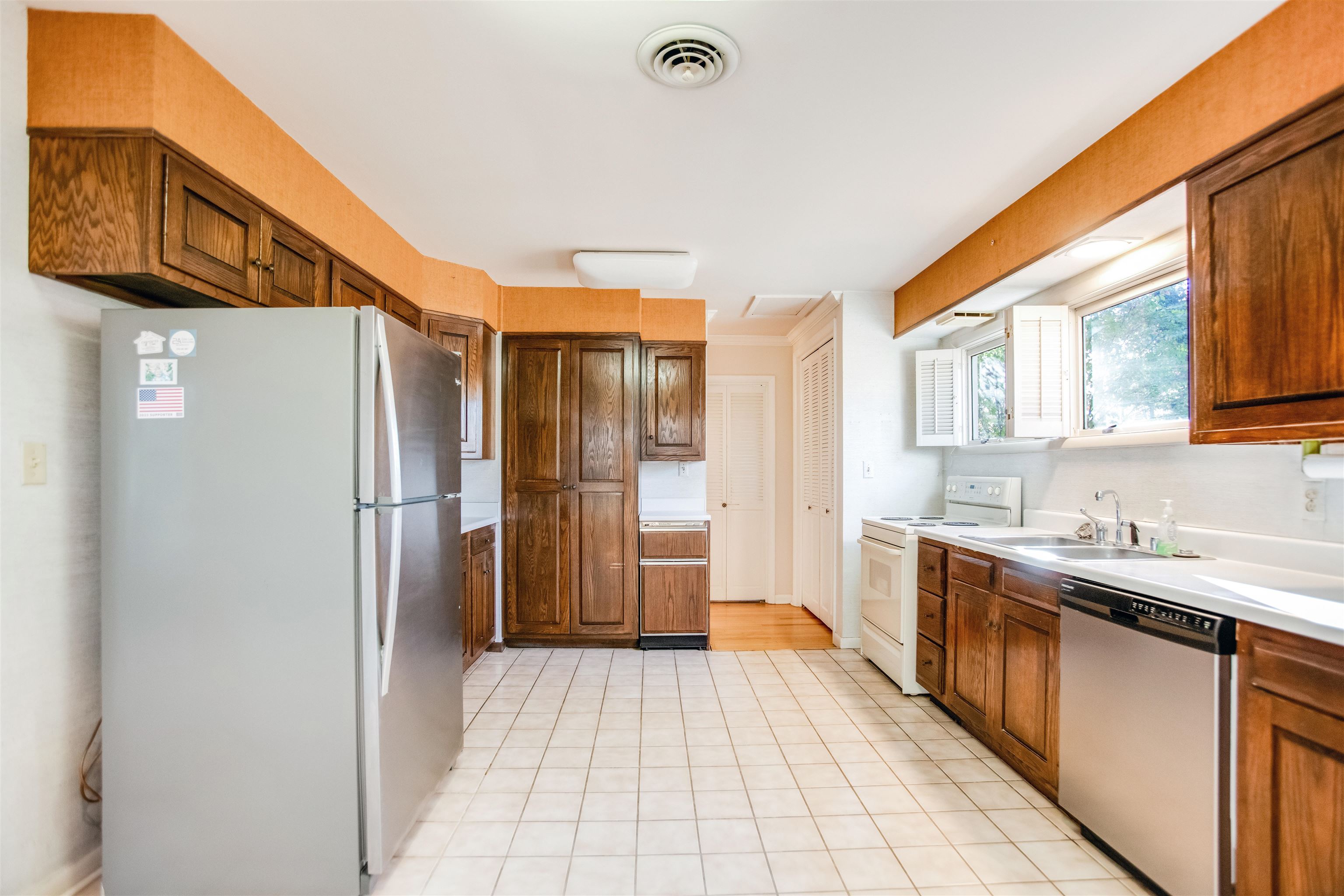 418 Cardinal Drive, Hopkinsville, Kentucky 42240, 4 Bedrooms Bedrooms, ,3 BathroomsBathrooms,Single Family Residence,For Sale,Cardinal Drive,91840