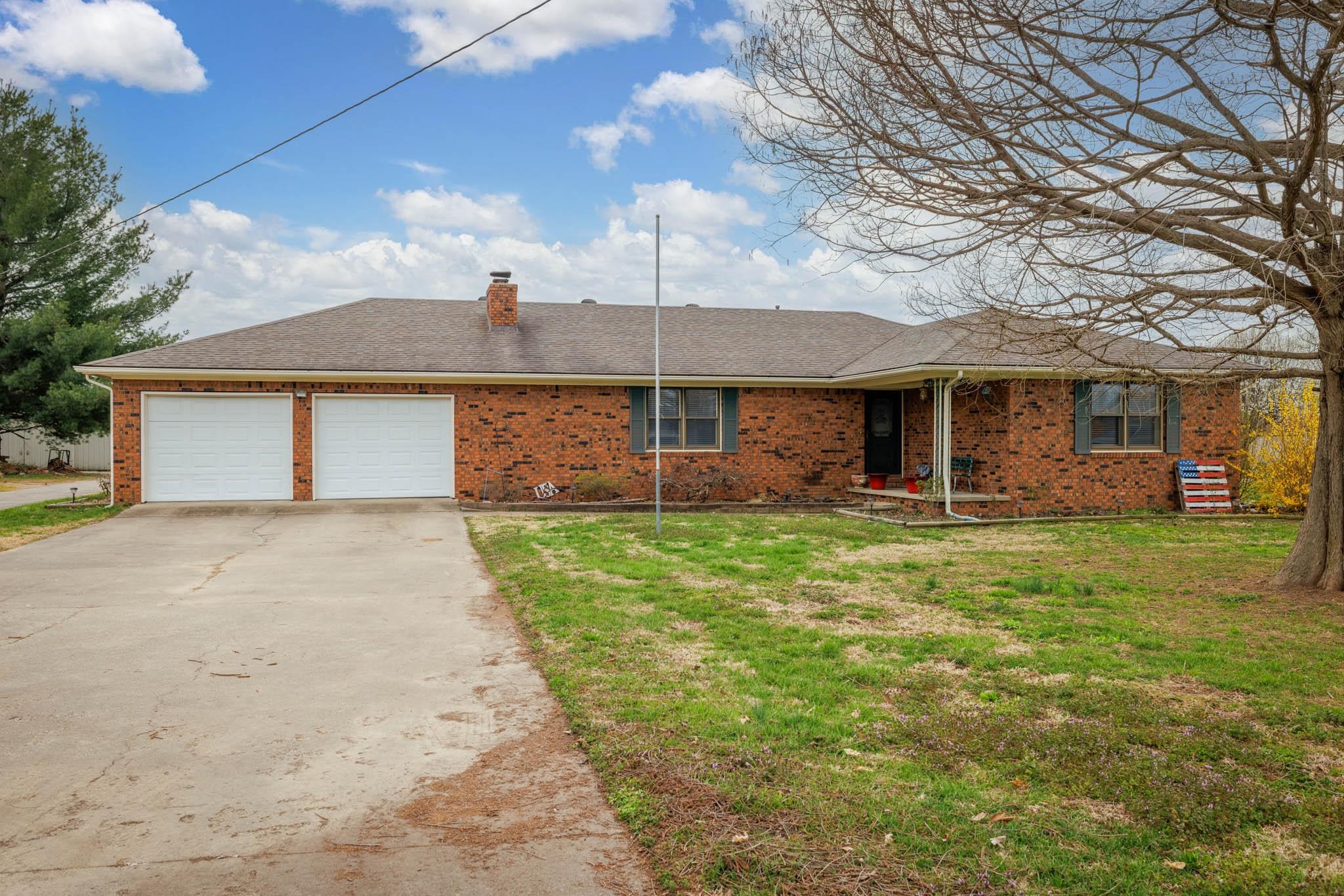 5718 HWY 144, Owensboro, Kentucky 42303, 3 Bedrooms Bedrooms, ,2 BathroomsBathrooms,Single Family Residence,For Sale,HWY 144,91847