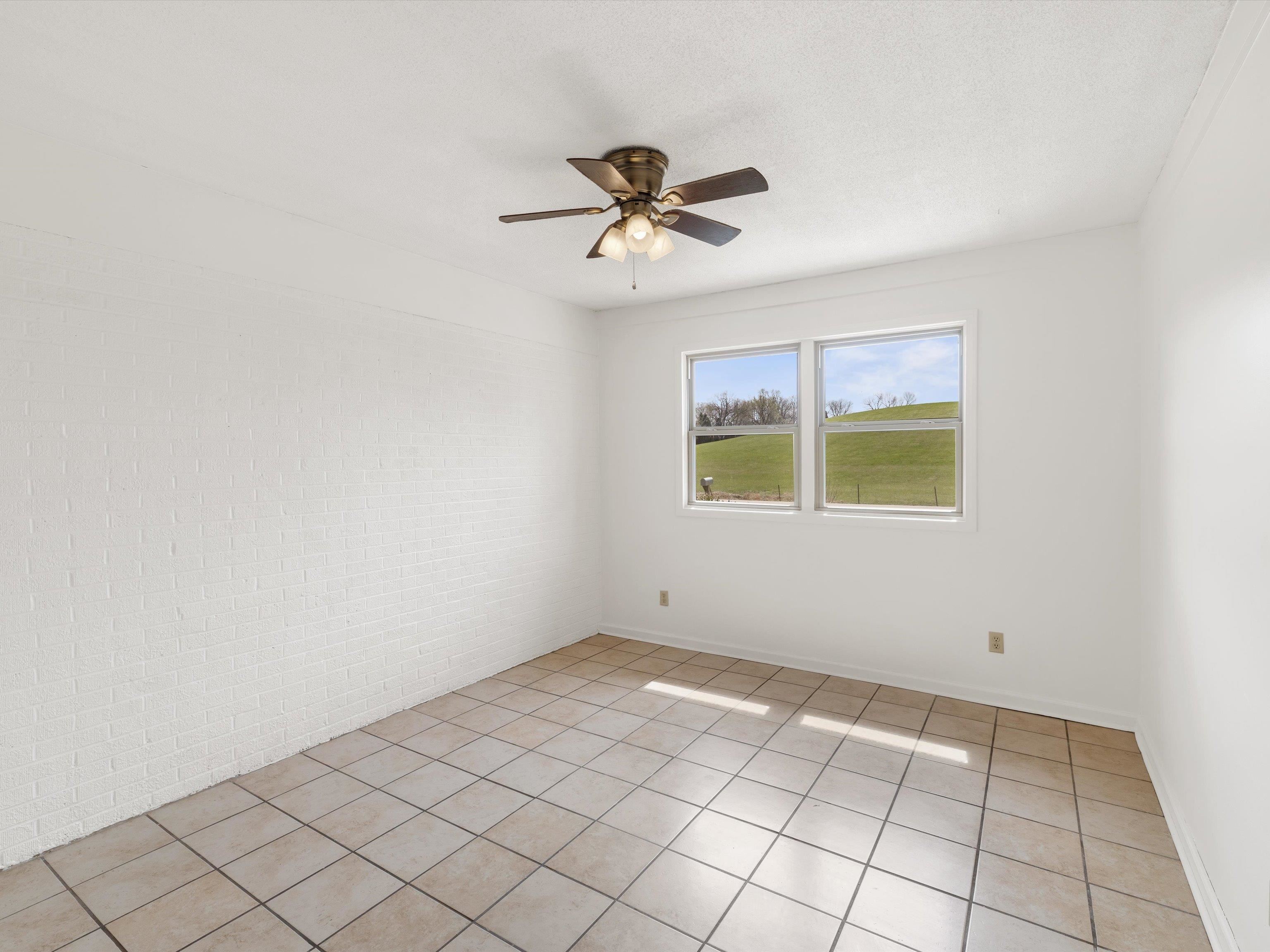 1917 Reid Road, Owensboro, Kentucky 42303, 3 Bedrooms Bedrooms, ,1 BathroomBathrooms,Single Family Residence,For Sale,Reid Road,91855