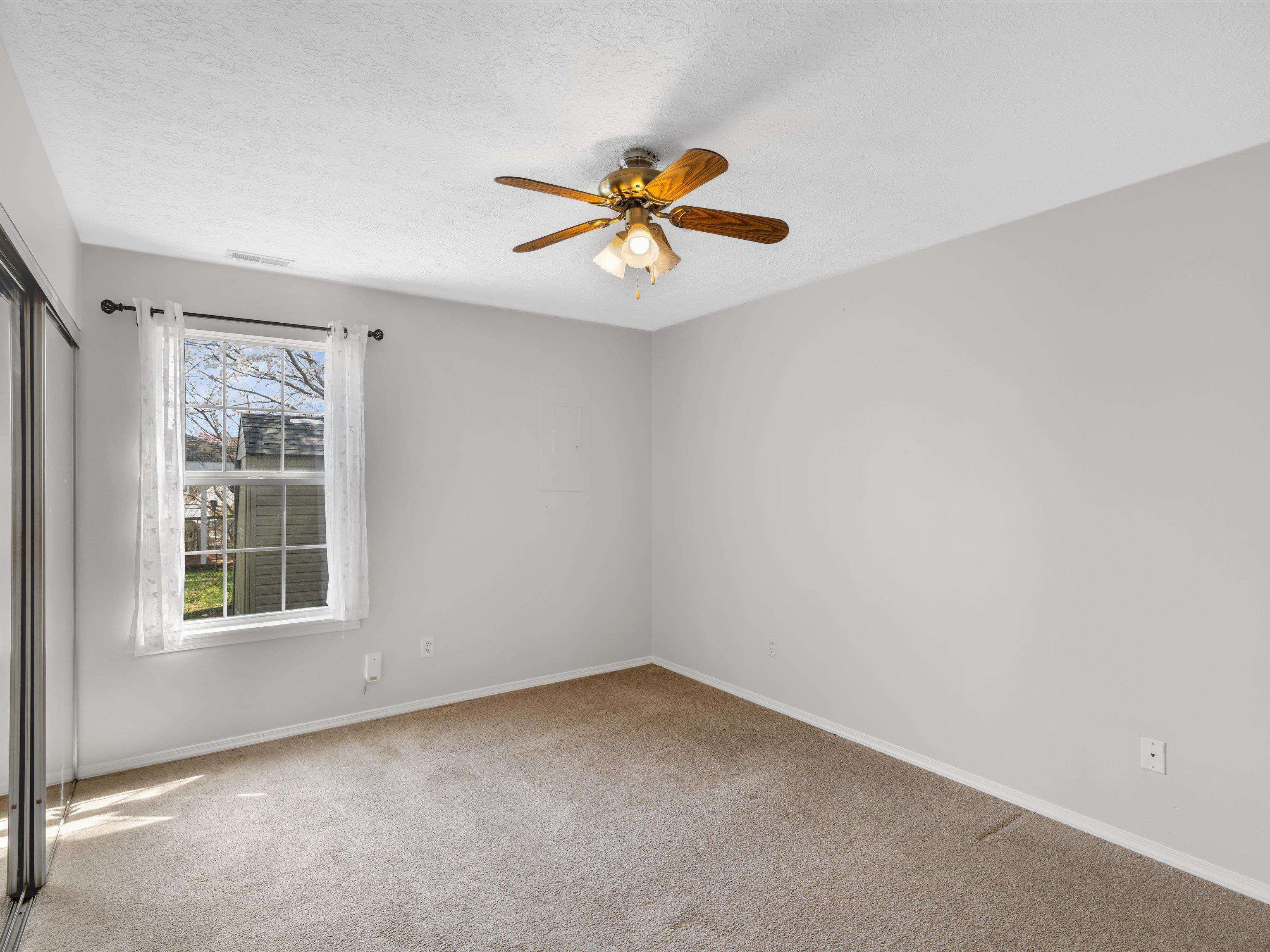 2500 Lake Pointe, Owensboro, Kentucky 42301, 2 Bedrooms Bedrooms, ,1 BathroomBathrooms,Single Family Residence,For Sale,Lake Pointe,91860