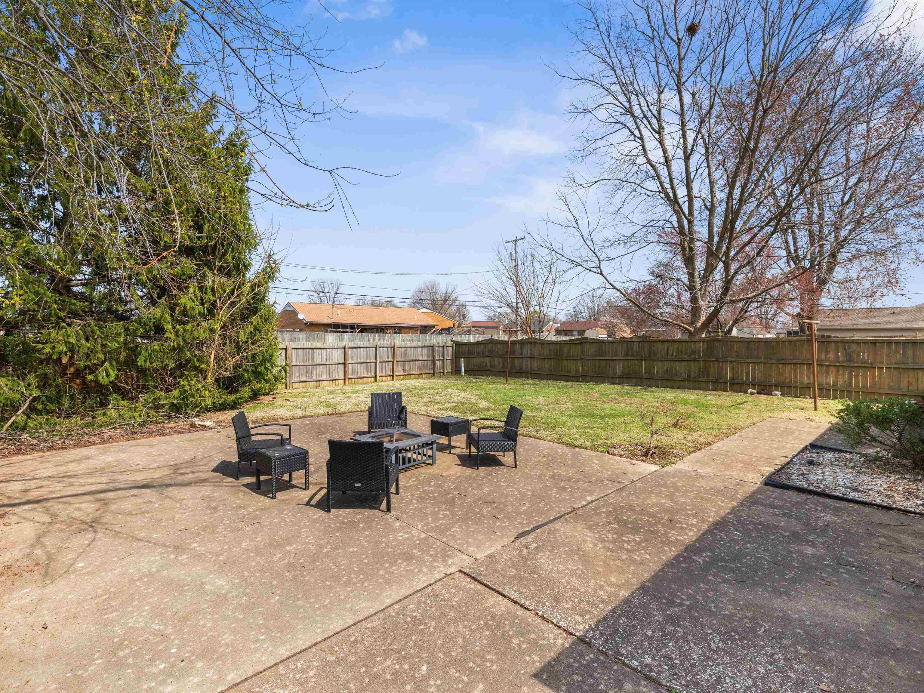 2421 Strickland Drive, Owensboro, Kentucky 42301, 3 Bedrooms Bedrooms, ,1 BathroomBathrooms,Single Family Residence,For Sale,Strickland Drive,91877