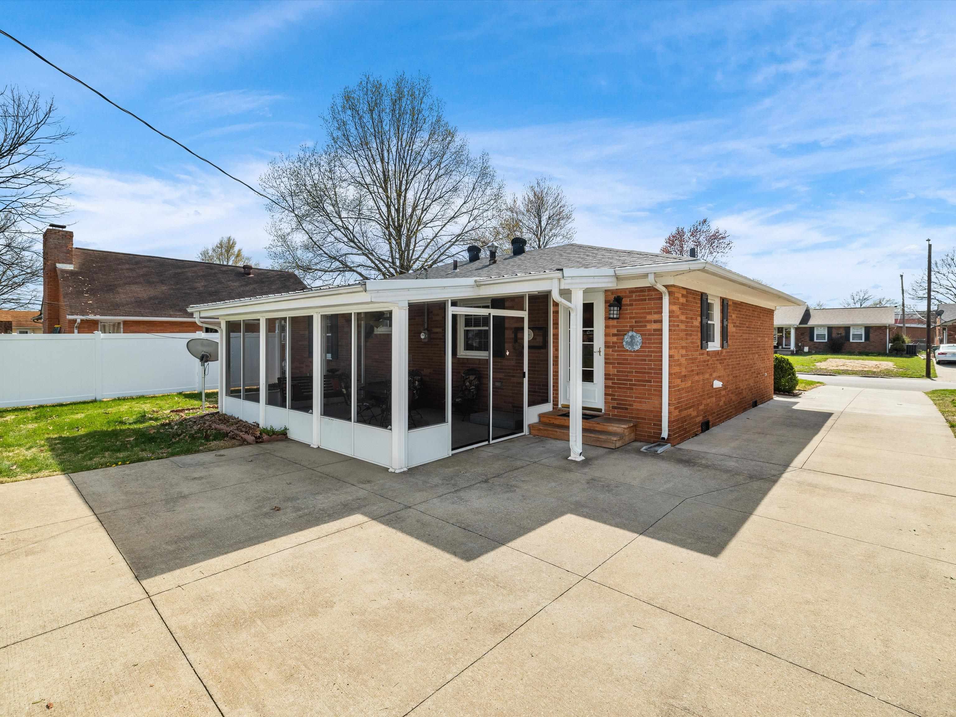 3513 Lewis Lane, Owensboro, Kentucky 42301, 3 Bedrooms Bedrooms, ,1 BathroomBathrooms,Single Family Residence,For Sale,Lewis Lane,91879