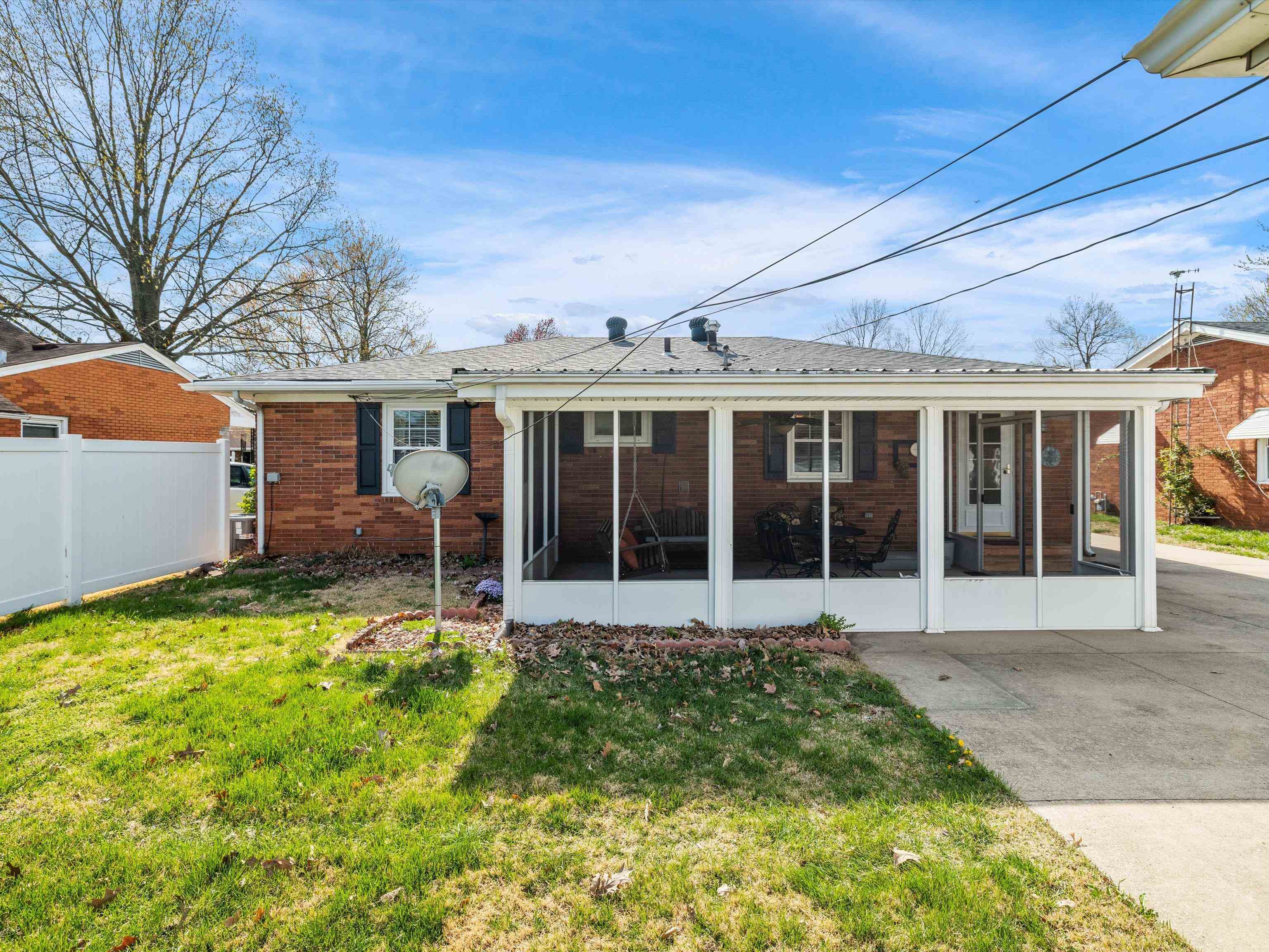 3513 Lewis Lane, Owensboro, Kentucky 42301, 3 Bedrooms Bedrooms, ,1 BathroomBathrooms,Single Family Residence,For Sale,Lewis Lane,91879