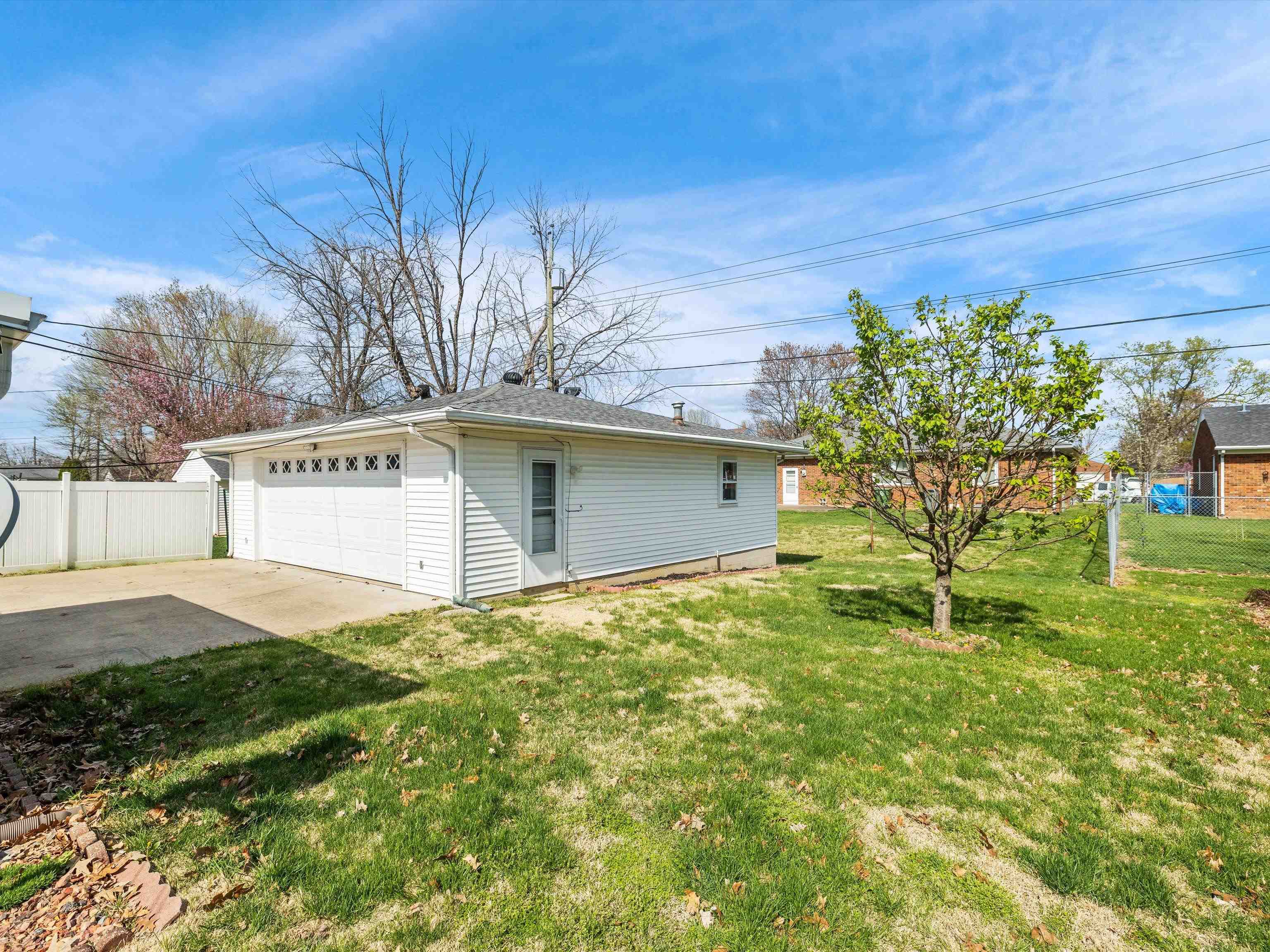 3513 Lewis Lane, Owensboro, Kentucky 42301, 3 Bedrooms Bedrooms, ,1 BathroomBathrooms,Single Family Residence,For Sale,Lewis Lane,91879