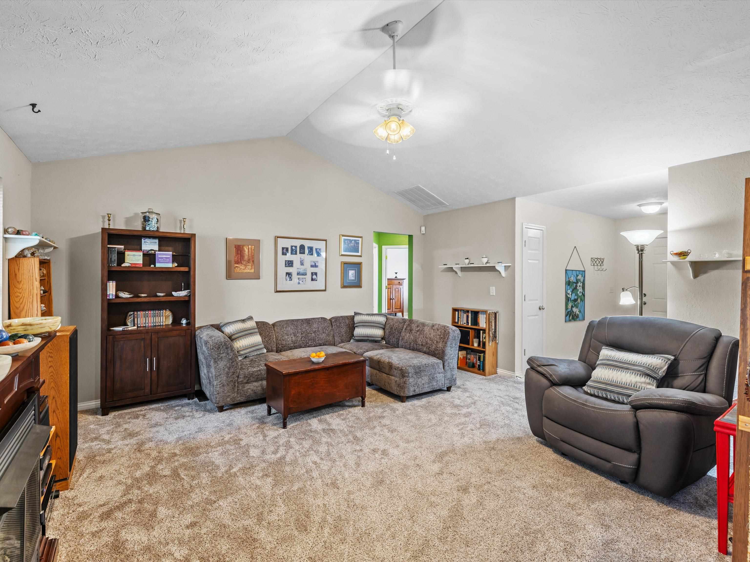 253 Fox Hollow Run, Henderson, Kentucky 42420, 3 Bedrooms Bedrooms, ,2 BathroomsBathrooms,Single Family Residence,For Sale,Fox Hollow Run,91884