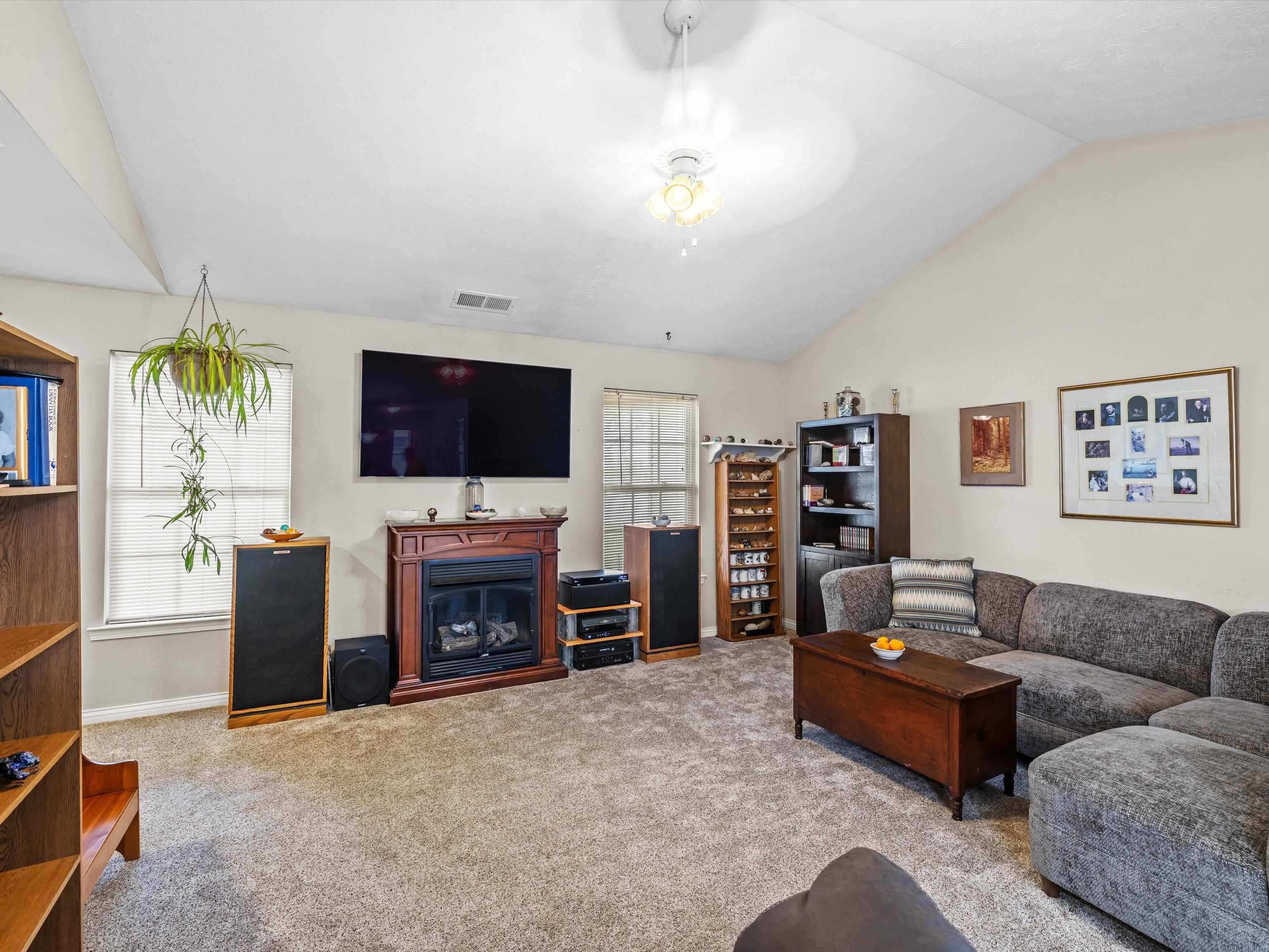253 Fox Hollow Run, Henderson, Kentucky 42420, 3 Bedrooms Bedrooms, ,2 BathroomsBathrooms,Single Family Residence,For Sale,Fox Hollow Run,91884