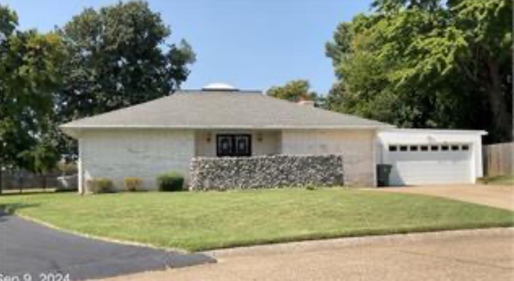 2421 North Stratford, Owensboro, Kentucky 42301, 4 Bedrooms Bedrooms, ,2 BathroomsBathrooms,Single Family Residence,For Sale,North Stratford,91886