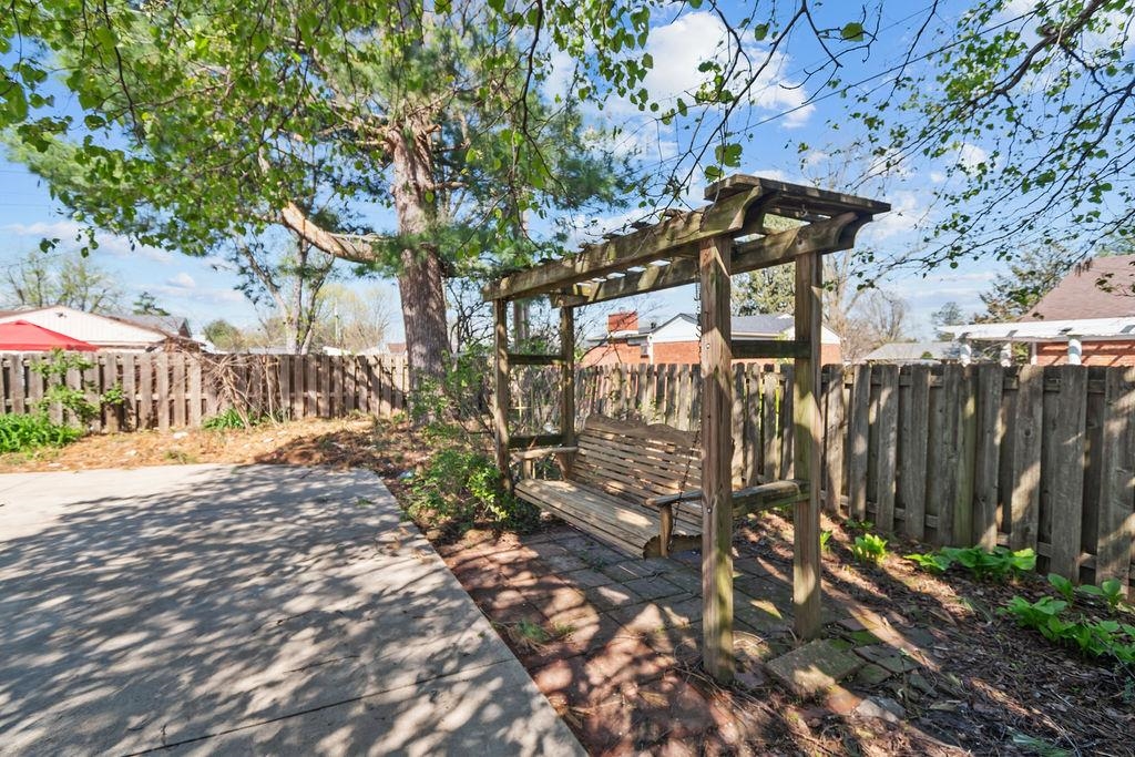 2005 York Drive, Owensboro, Kentucky 42301, 3 Bedrooms Bedrooms, ,2 BathroomsBathrooms,Single Family Residence,For Sale,York Drive,91891