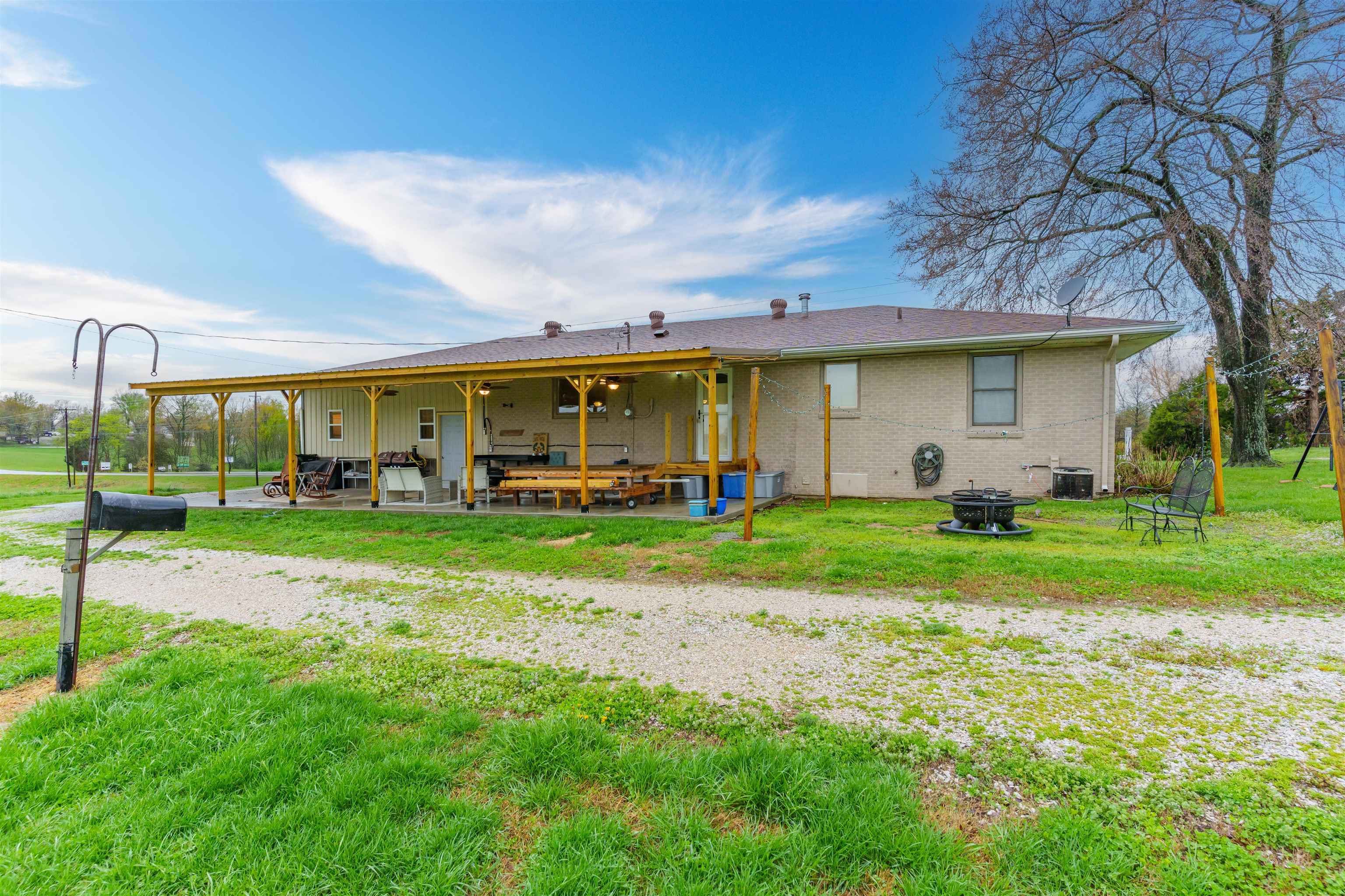 10975 HWY 81, Utica, Kentucky 42376, 2 Bedrooms Bedrooms, ,1 BathroomBathrooms,Single Family Residence,For Sale,HWY 81,91895