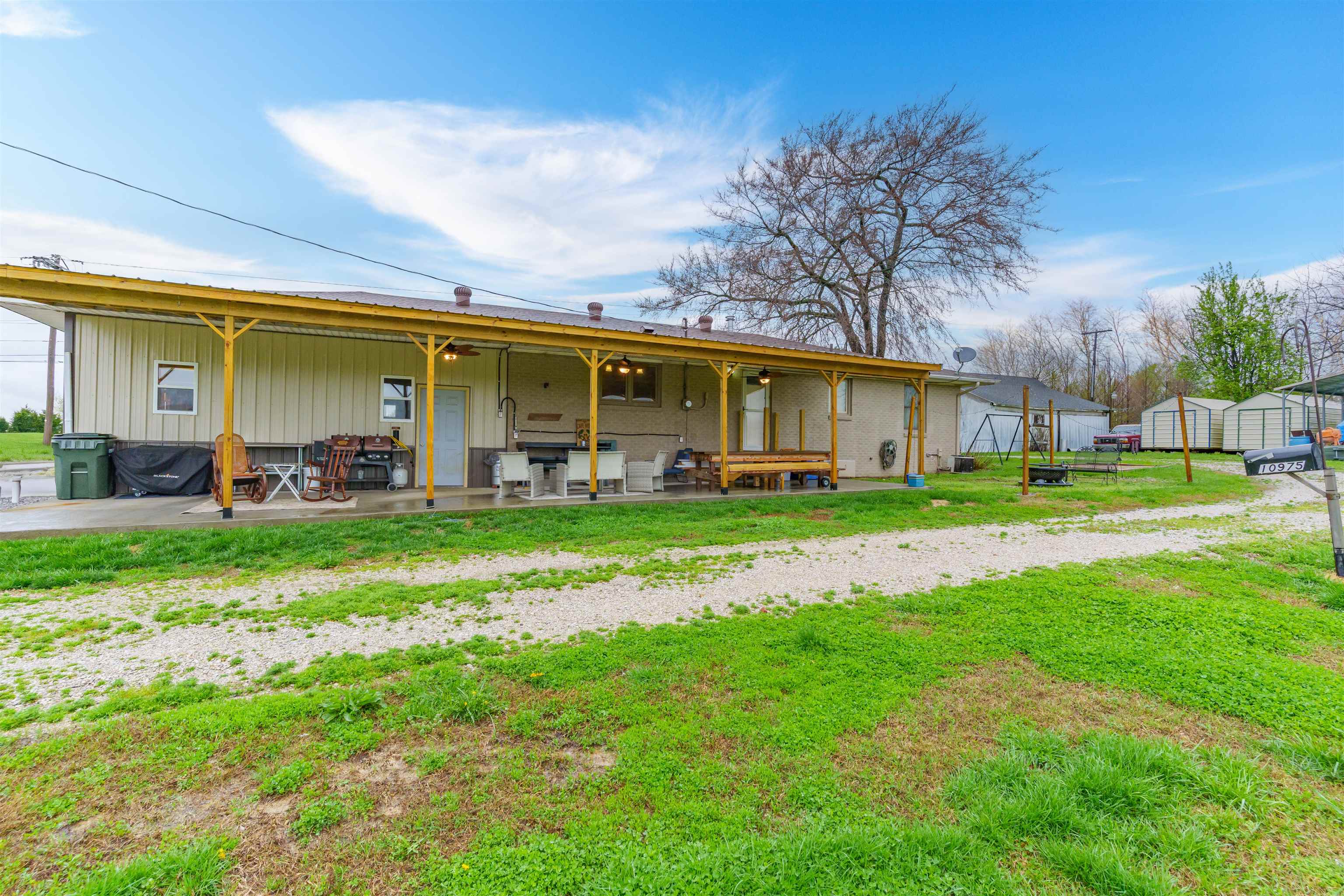 10975 HWY 81, Utica, Kentucky 42376, 2 Bedrooms Bedrooms, ,1 BathroomBathrooms,Single Family Residence,For Sale,HWY 81,91895