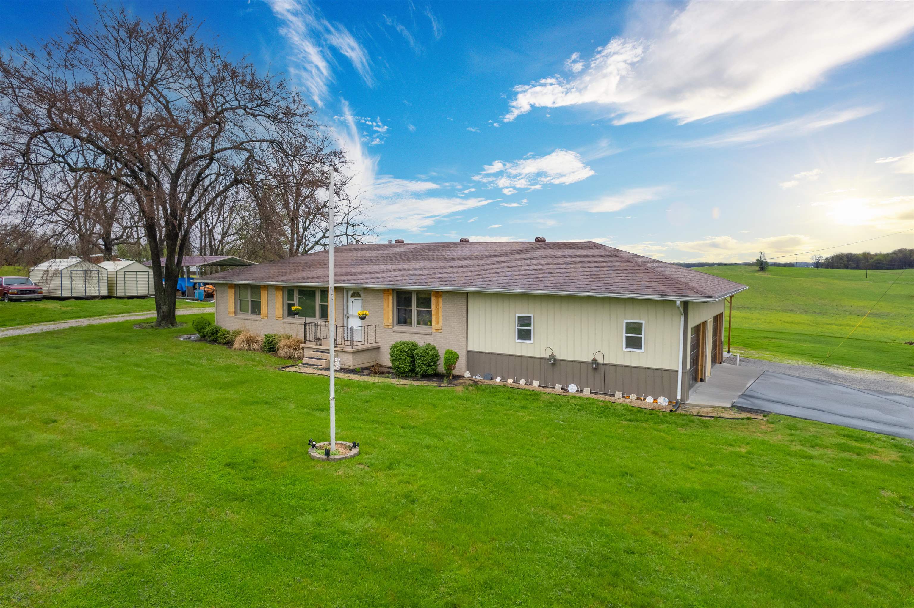 10975 HWY 81, Utica, Kentucky 42376, 2 Bedrooms Bedrooms, ,1 BathroomBathrooms,Single Family Residence,For Sale,HWY 81,91895