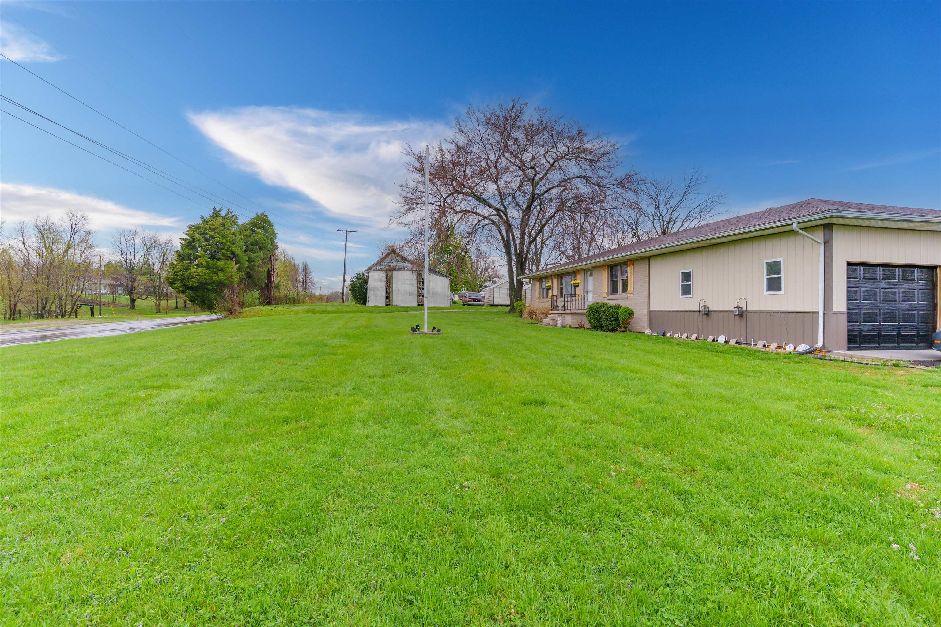 10975 HWY 81, Utica, Kentucky 42376, 2 Bedrooms Bedrooms, ,1 BathroomBathrooms,Single Family Residence,For Sale,HWY 81,91895