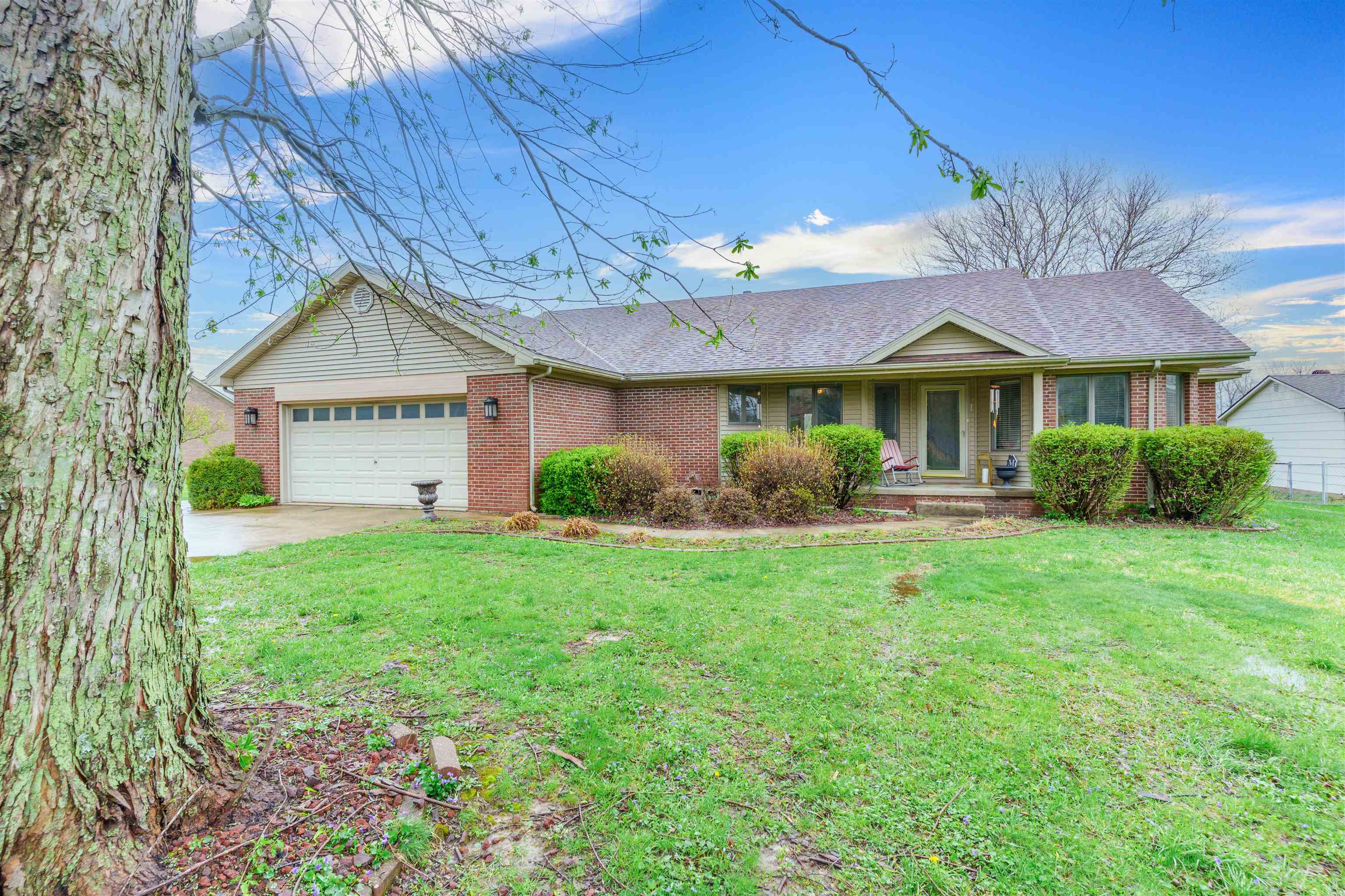 3825 Hayden Road, Owensboro, Kentucky 42303, 3 Bedrooms Bedrooms, ,2 BathroomsBathrooms,Single Family Residence,For Sale,Hayden Road,91901