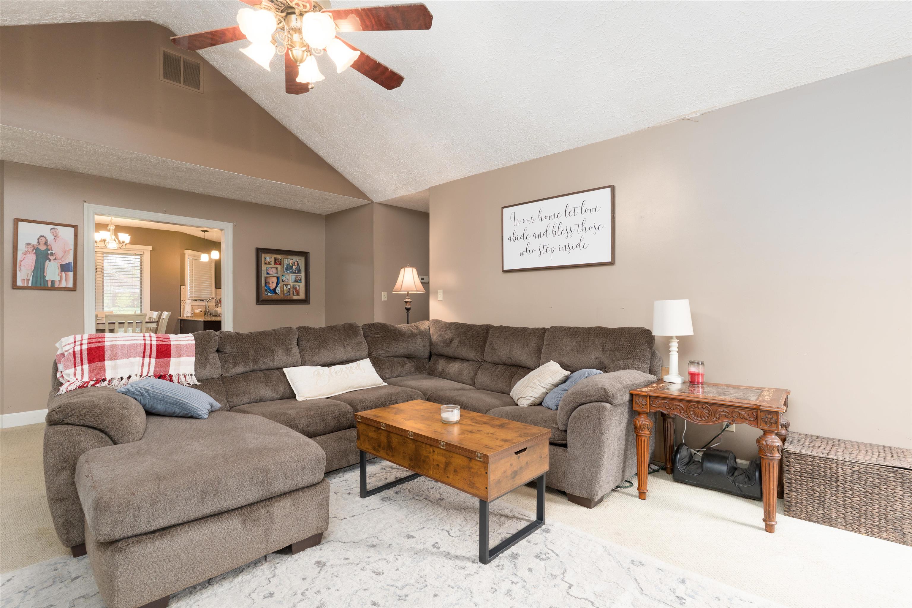 3825 Hayden Road, Owensboro, Kentucky 42303, 3 Bedrooms Bedrooms, ,2 BathroomsBathrooms,Single Family Residence,For Sale,Hayden Road,91901