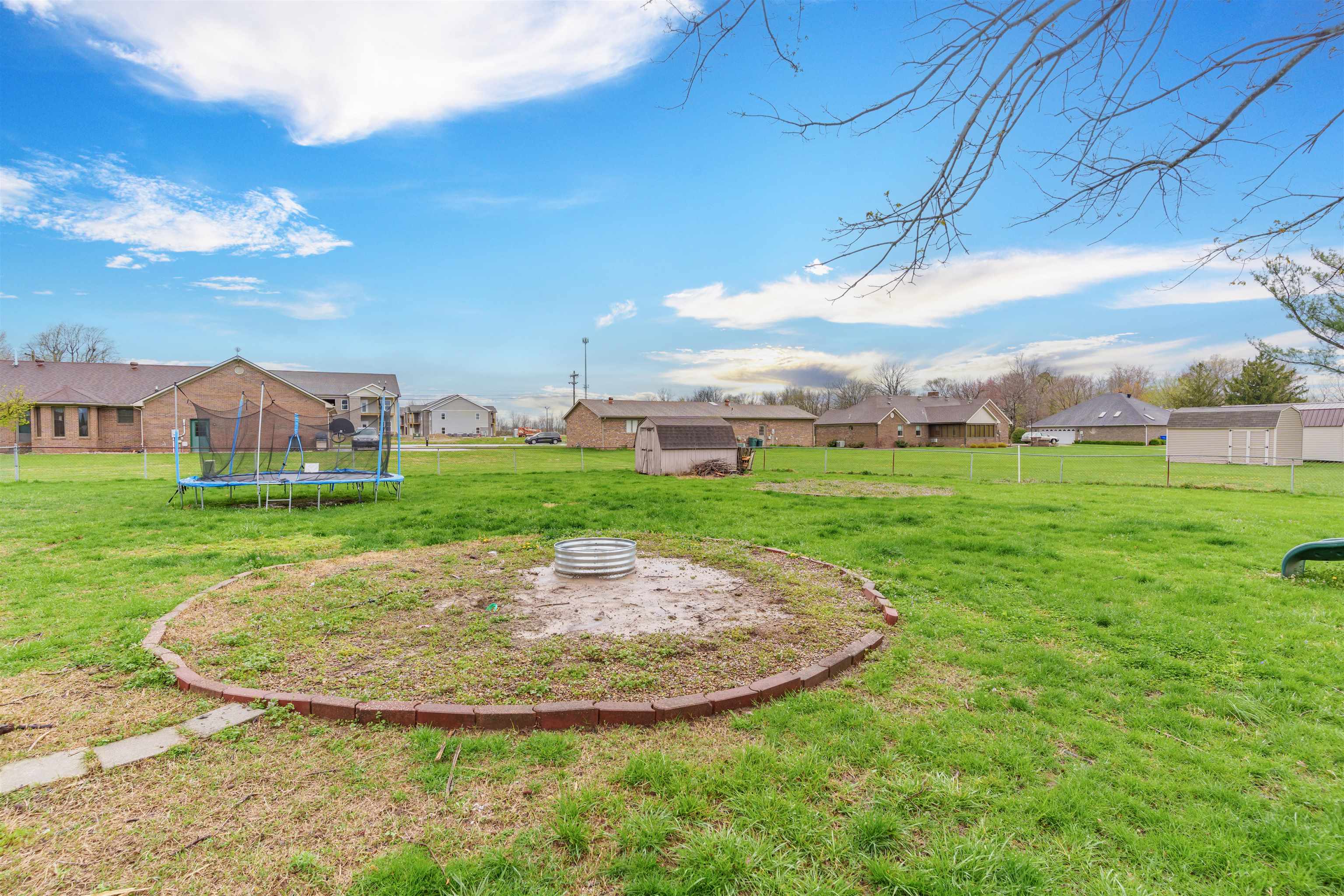 3825 Hayden Road, Owensboro, Kentucky 42303, 3 Bedrooms Bedrooms, ,2 BathroomsBathrooms,Single Family Residence,For Sale,Hayden Road,91901