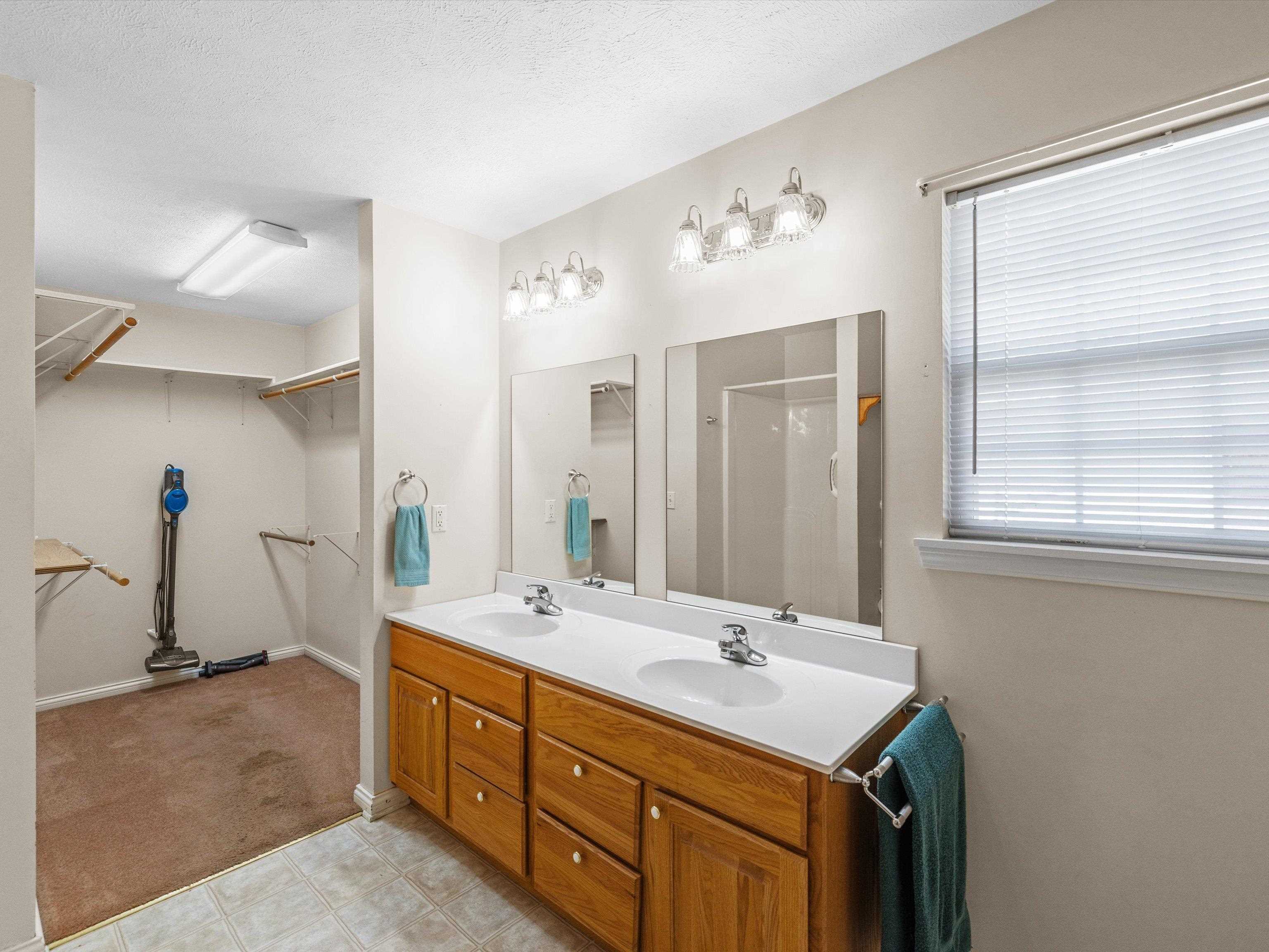 531 22nd St, Owensboro, Kentucky 42303-3820, 3 Bedrooms Bedrooms, ,2 BathroomsBathrooms,Single Family Residence,For Sale,22nd St,91903