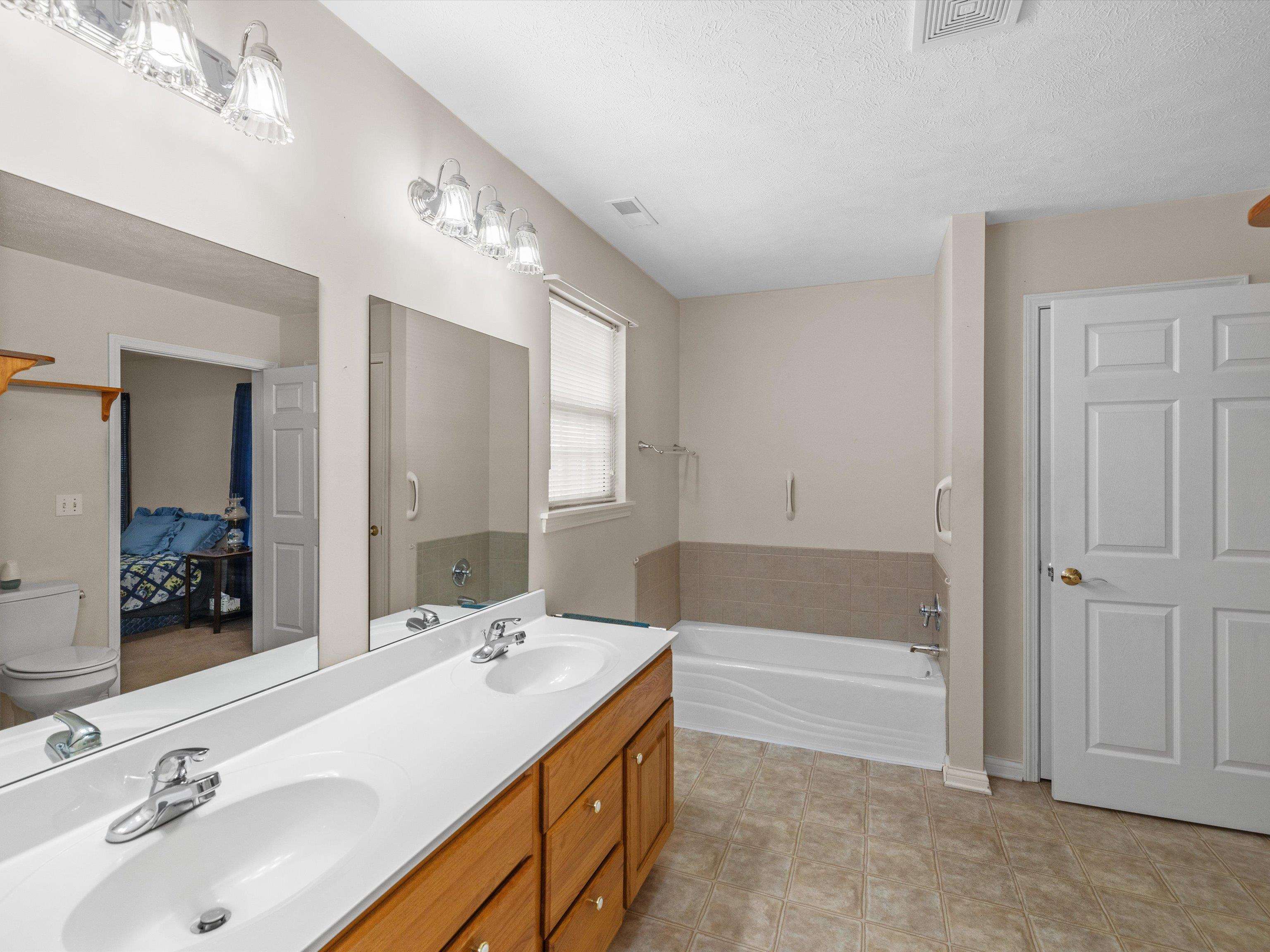 531 22nd St, Owensboro, Kentucky 42303-3820, 3 Bedrooms Bedrooms, ,2 BathroomsBathrooms,Single Family Residence,For Sale,22nd St,91903