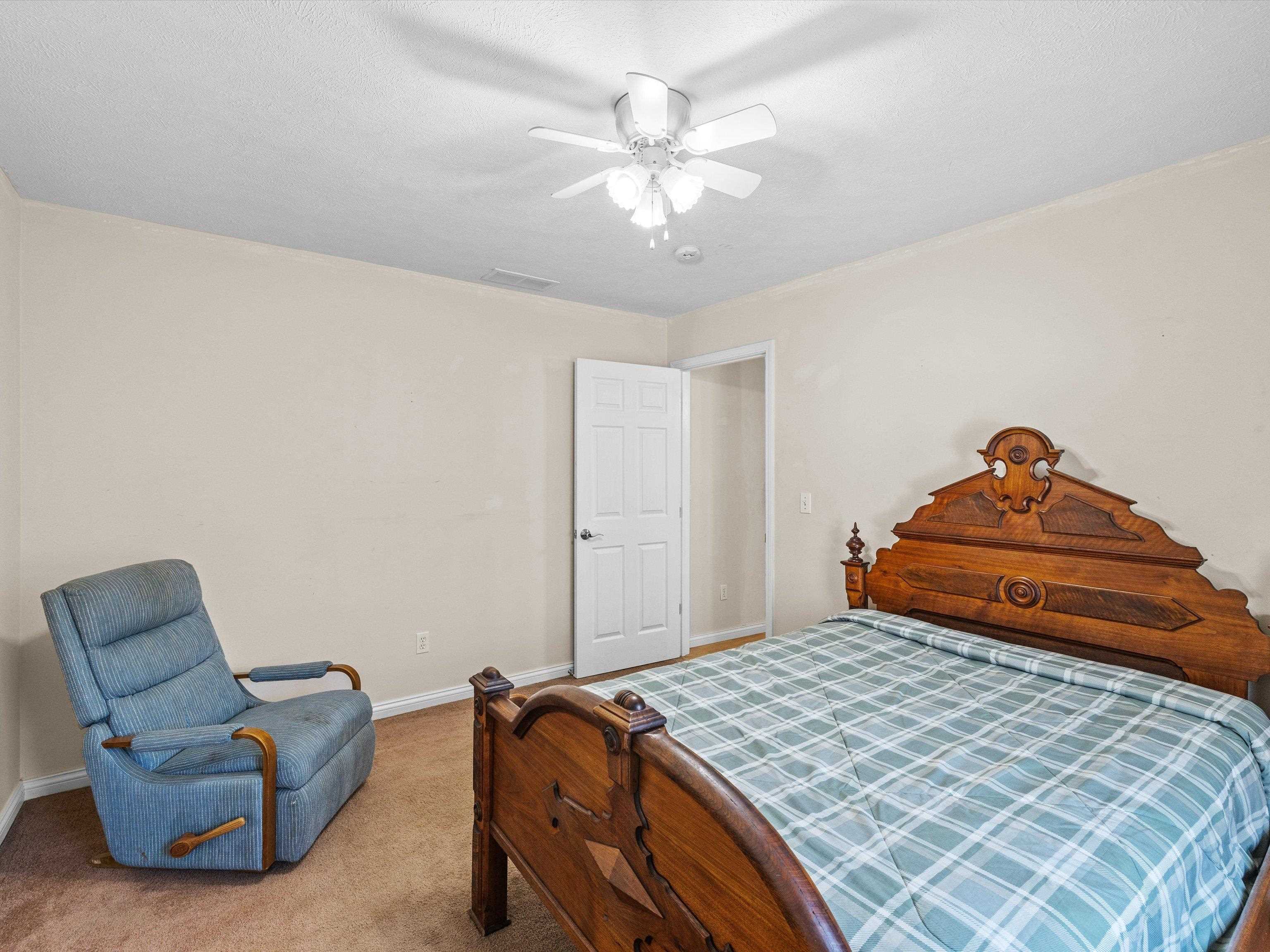 531 22nd St, Owensboro, Kentucky 42303-3820, 3 Bedrooms Bedrooms, ,2 BathroomsBathrooms,Single Family Residence,For Sale,22nd St,91903