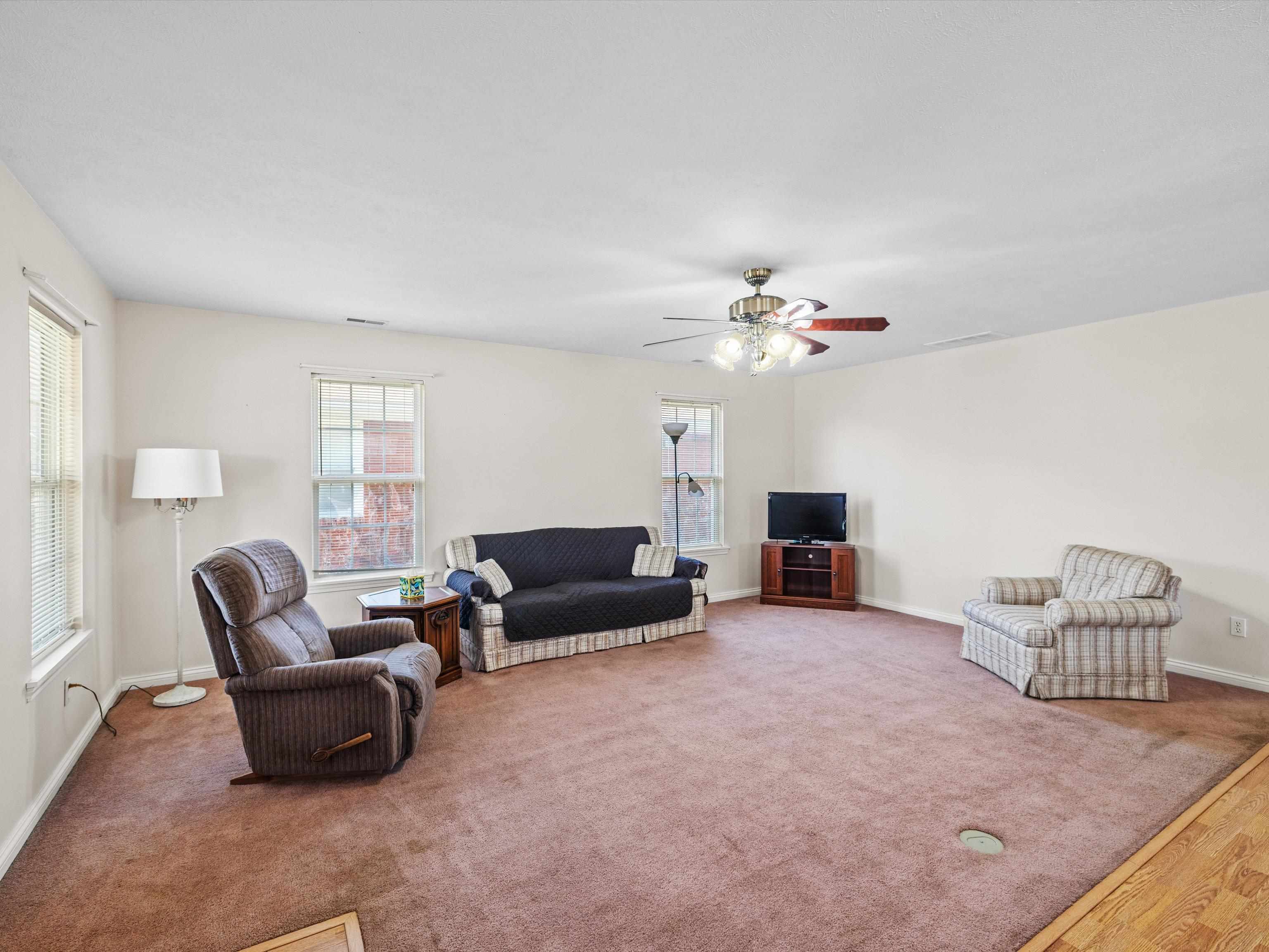 531 22nd St, Owensboro, Kentucky 42303-3820, 3 Bedrooms Bedrooms, ,2 BathroomsBathrooms,Single Family Residence,For Sale,22nd St,91903