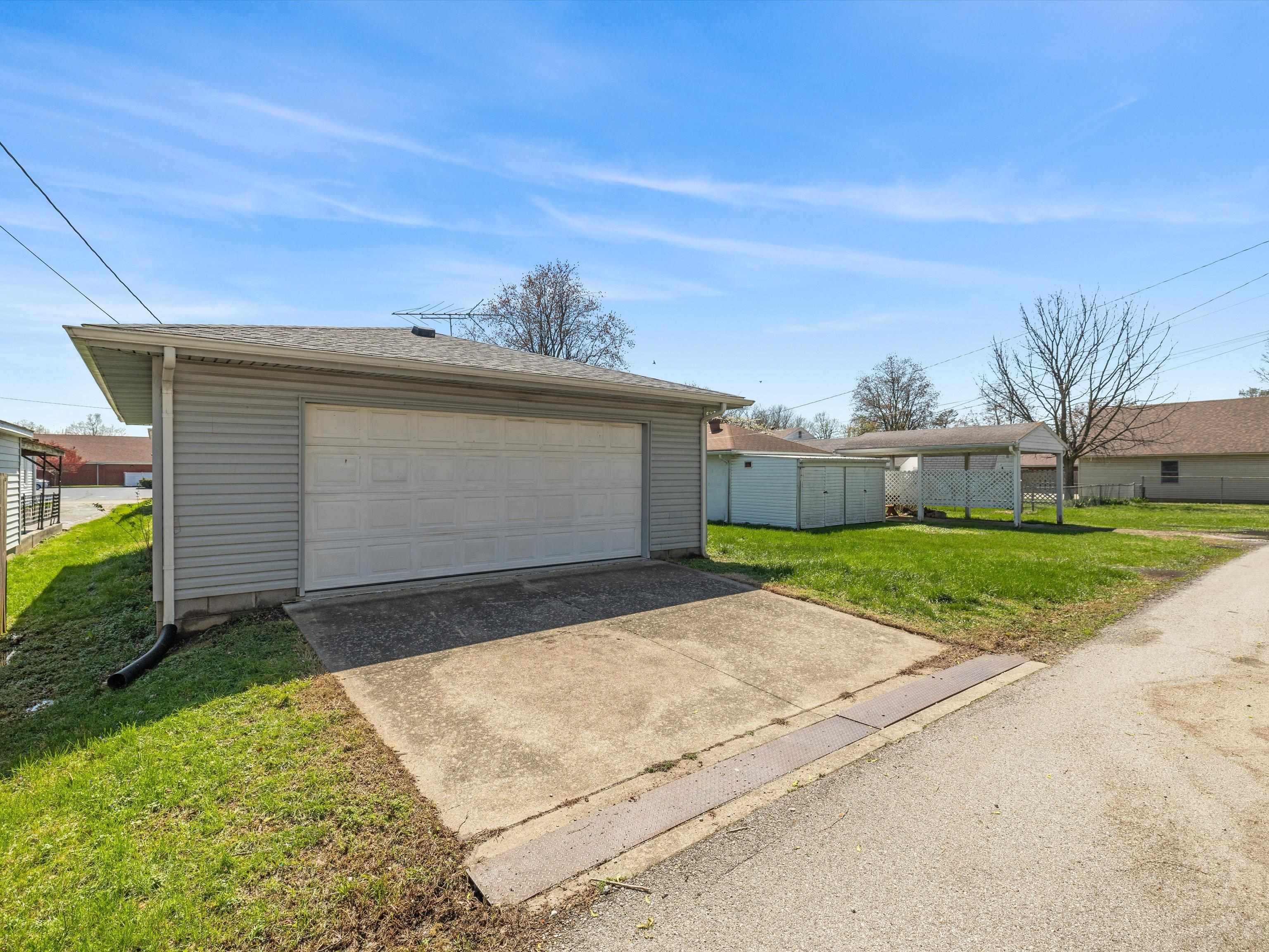 531 22nd St, Owensboro, Kentucky 42303-3820, 3 Bedrooms Bedrooms, ,2 BathroomsBathrooms,Single Family Residence,For Sale,22nd St,91903