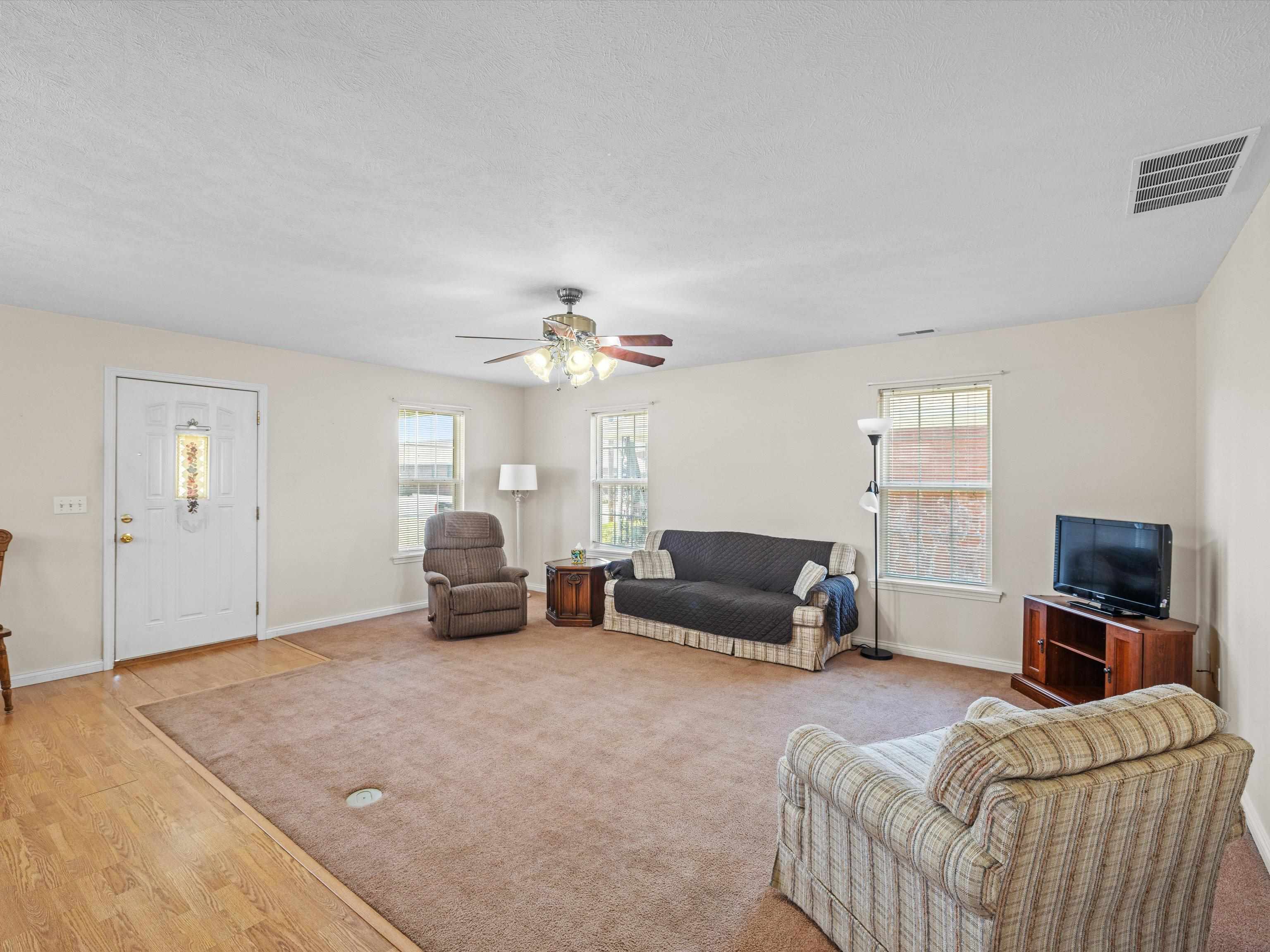 531 22nd St, Owensboro, Kentucky 42303-3820, 3 Bedrooms Bedrooms, ,2 BathroomsBathrooms,Single Family Residence,For Sale,22nd St,91903