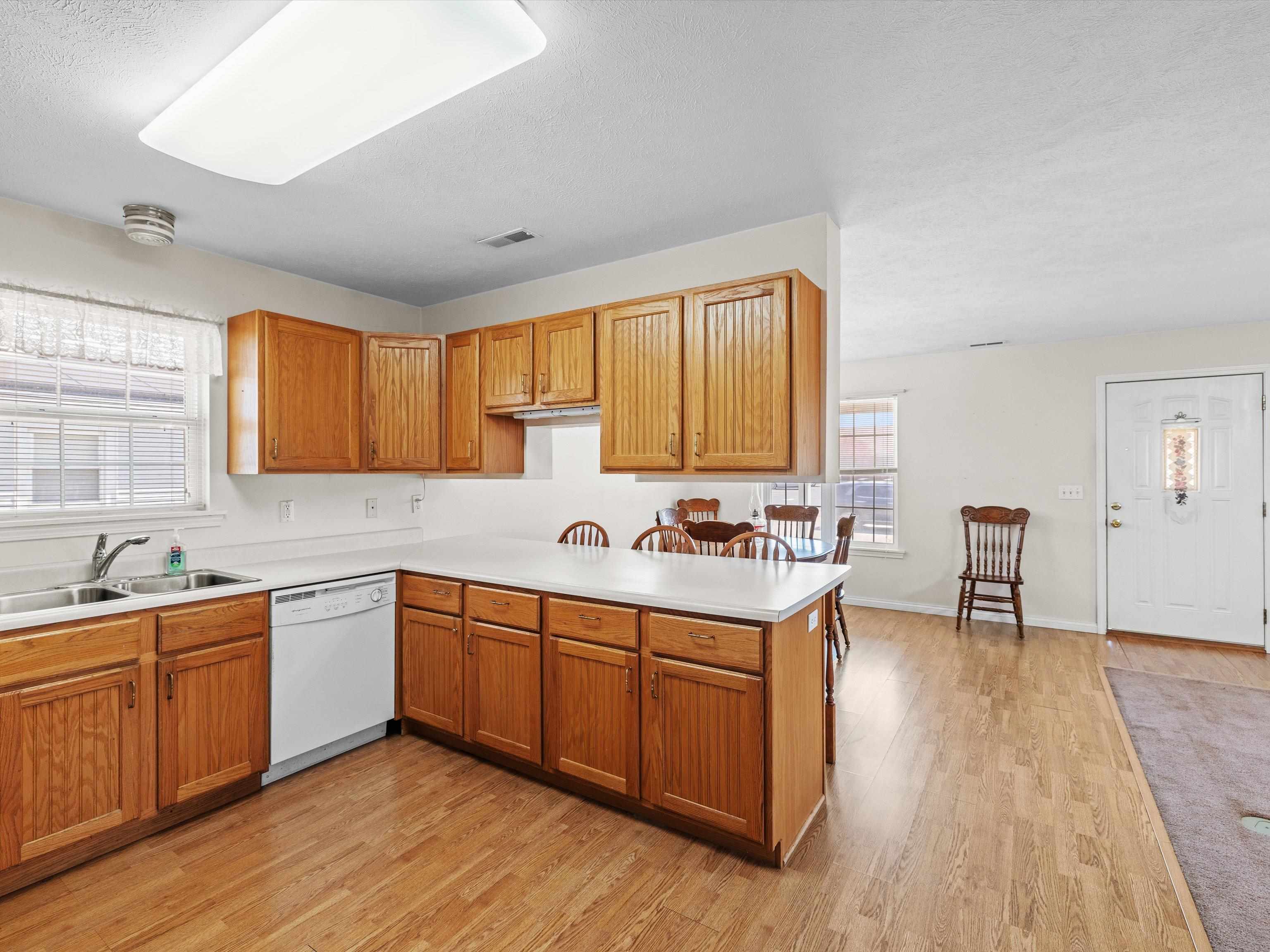 531 22nd St, Owensboro, Kentucky 42303-3820, 3 Bedrooms Bedrooms, ,2 BathroomsBathrooms,Single Family Residence,For Sale,22nd St,91903