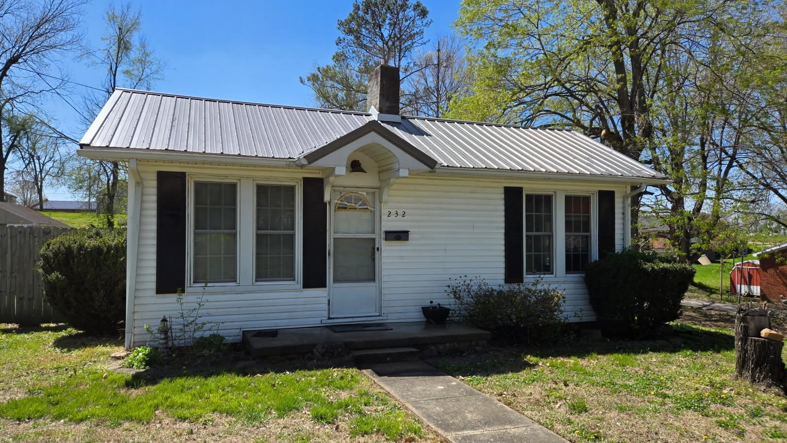 232 West Obannon St, Morganfield, Kentucky 42437, 2 Bedrooms Bedrooms, ,1 BathroomBathrooms,Single Family Residence,For Sale,West Obannon St,91911