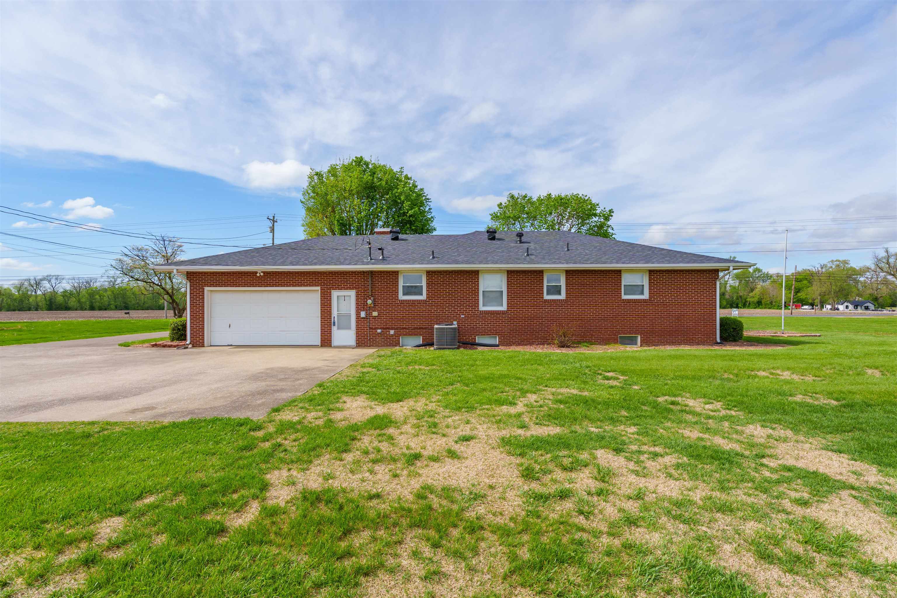 6872 Highway 56, Owensboro, Kentucky 42301-9511, 3 Bedrooms Bedrooms, ,1 BathroomBathrooms,Single Family Residence,For Sale,Highway 56,91923