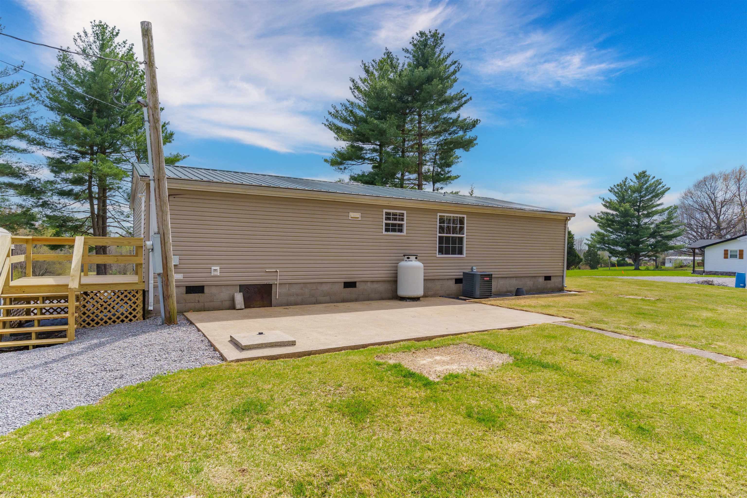 1388 Brooks Schoolhouse Rd, Calhoun, Kentucky 42327, 3 Bedrooms Bedrooms, ,2 BathroomsBathrooms,Single Family Residence,For Sale,Brooks Schoolhouse Rd,91928