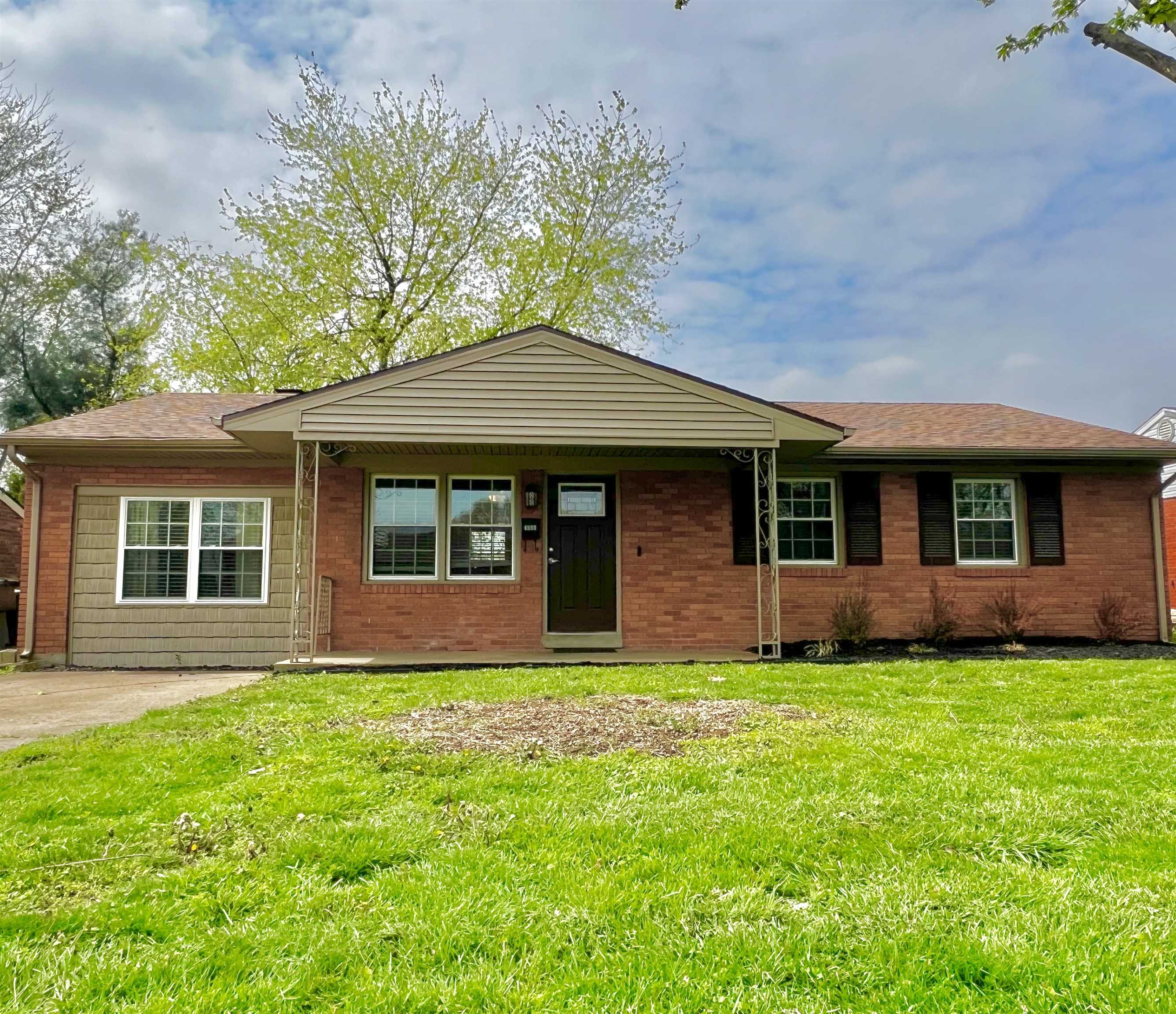 3000 Greenhill Drive, Owensboro, Kentucky 42303, 4 Bedrooms Bedrooms, ,1 BathroomBathrooms,Single Family Residence,For Sale,Greenhill Drive,91934