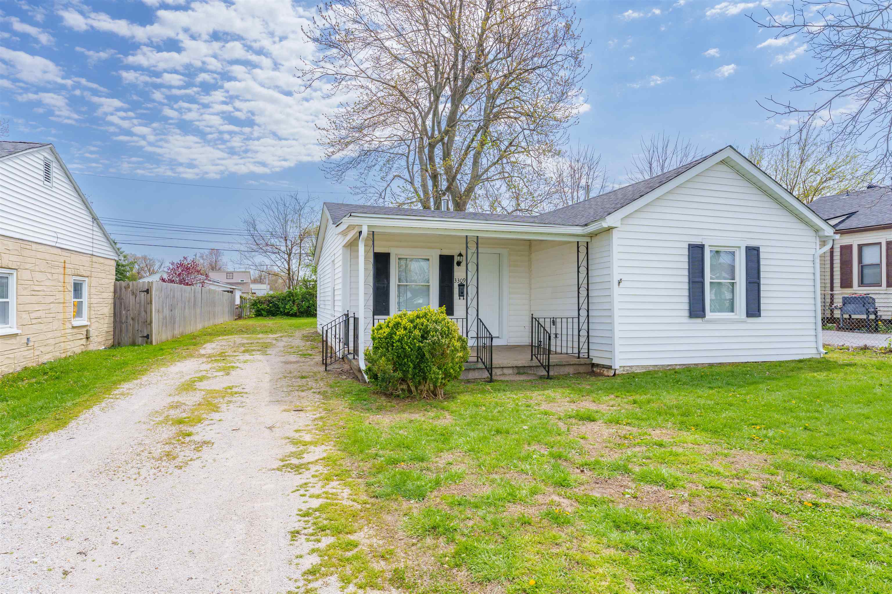 3309 Adams St, Owensboro, Kentucky 42303, 3 Bedrooms Bedrooms, ,1 BathroomBathrooms,Single Family Residence,For Sale,Adams St,91940