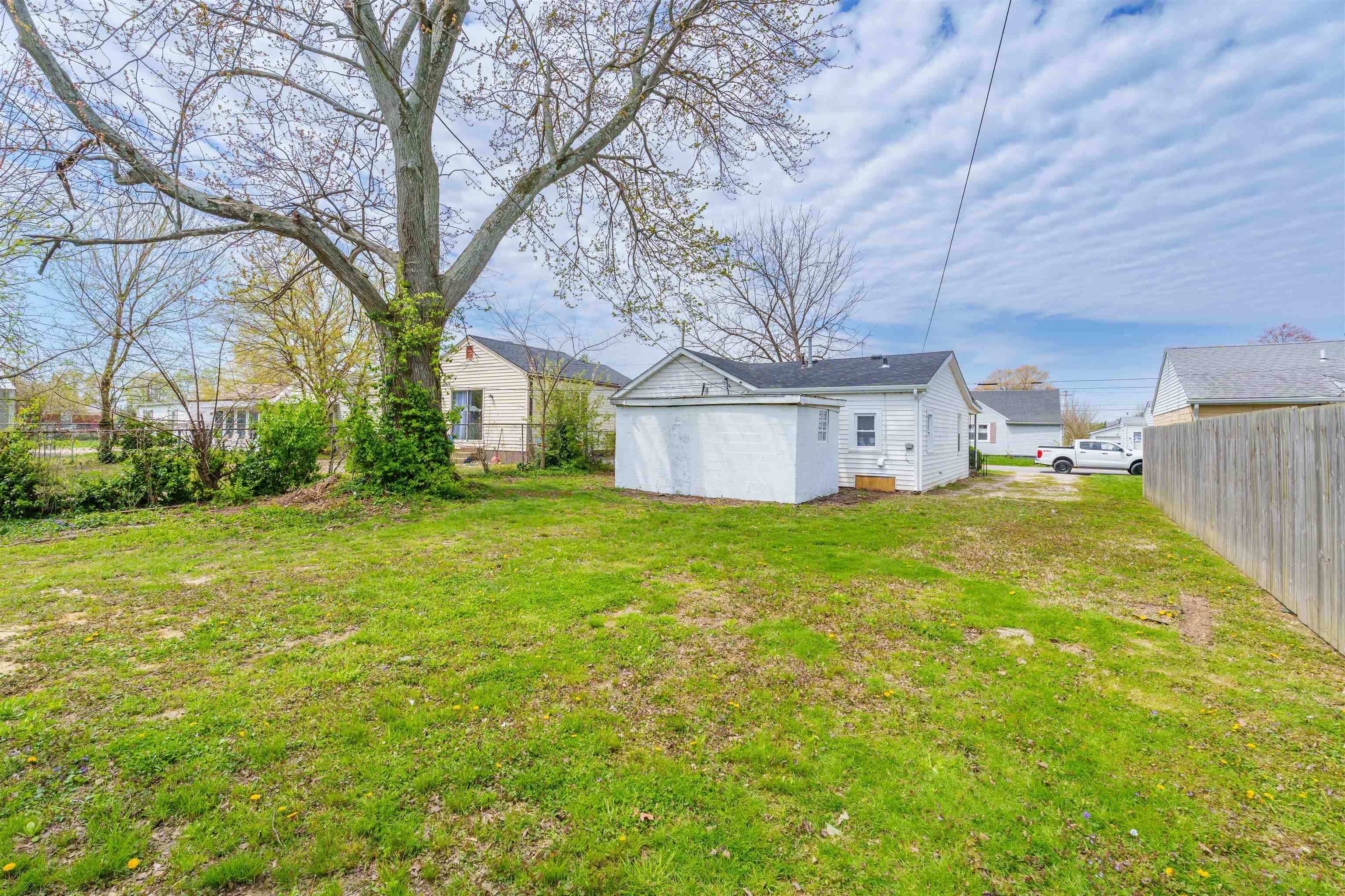 3309 Adams St, Owensboro, Kentucky 42303, 3 Bedrooms Bedrooms, ,1 BathroomBathrooms,Single Family Residence,For Sale,Adams St,91940