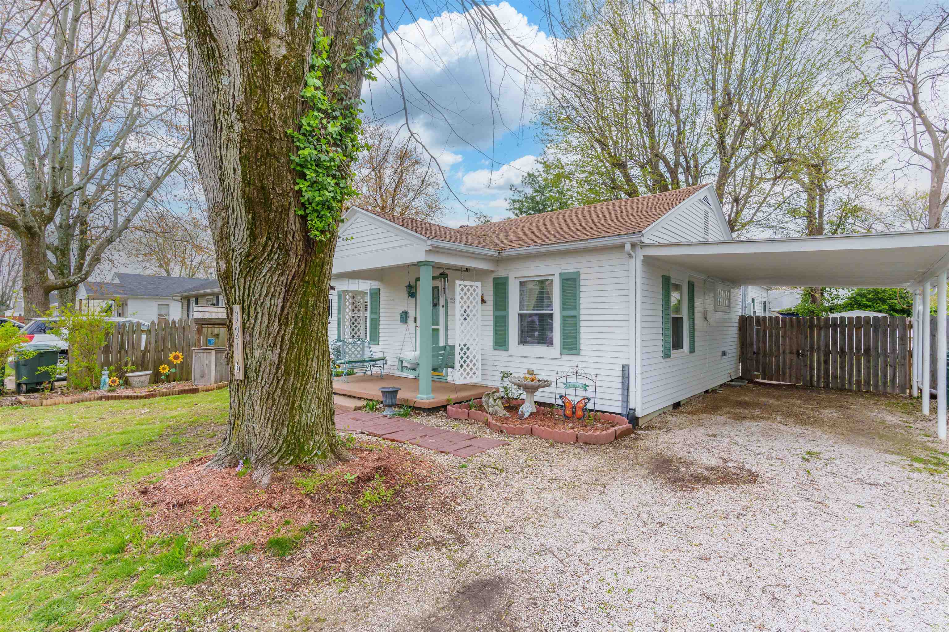 3216 St. Ann Street, Owensboro, Kentucky 42303, 3 Bedrooms Bedrooms, ,1 BathroomBathrooms,Single Family Residence,For Sale,St. Ann Street,91944
