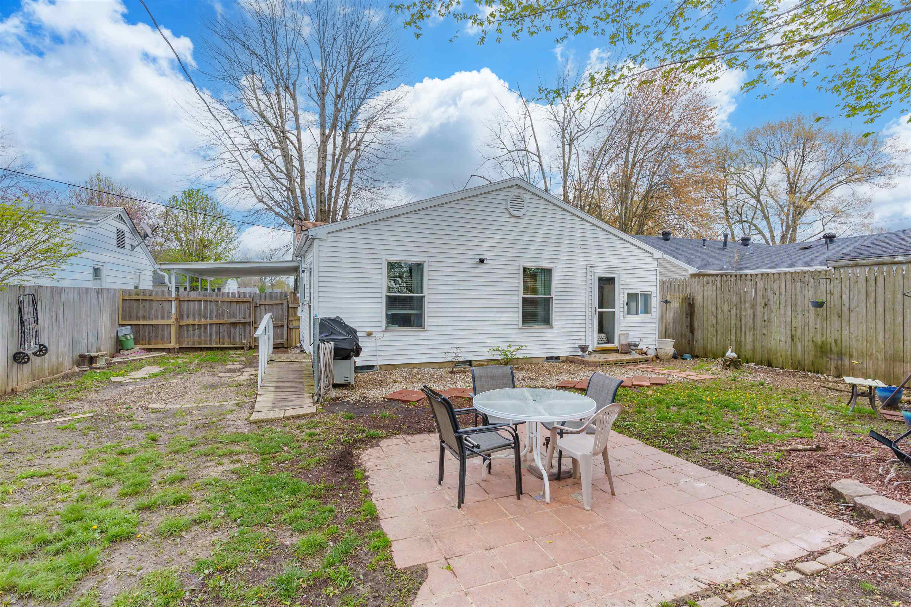 3216 St. Ann Street, Owensboro, Kentucky 42303, 3 Bedrooms Bedrooms, ,1 BathroomBathrooms,Single Family Residence,For Sale,St. Ann Street,91944