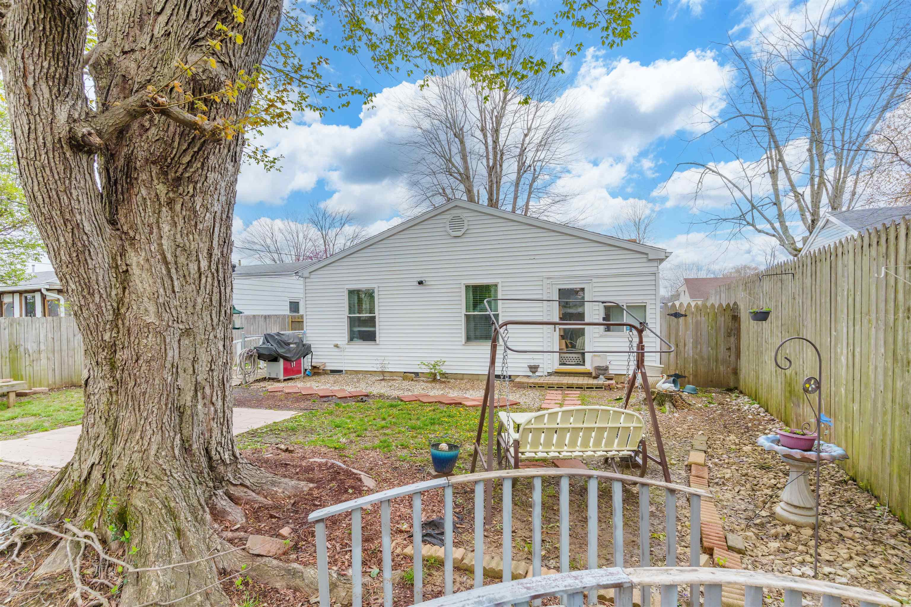 3216 St. Ann Street, Owensboro, Kentucky 42303, 3 Bedrooms Bedrooms, ,1 BathroomBathrooms,Single Family Residence,For Sale,St. Ann Street,91944