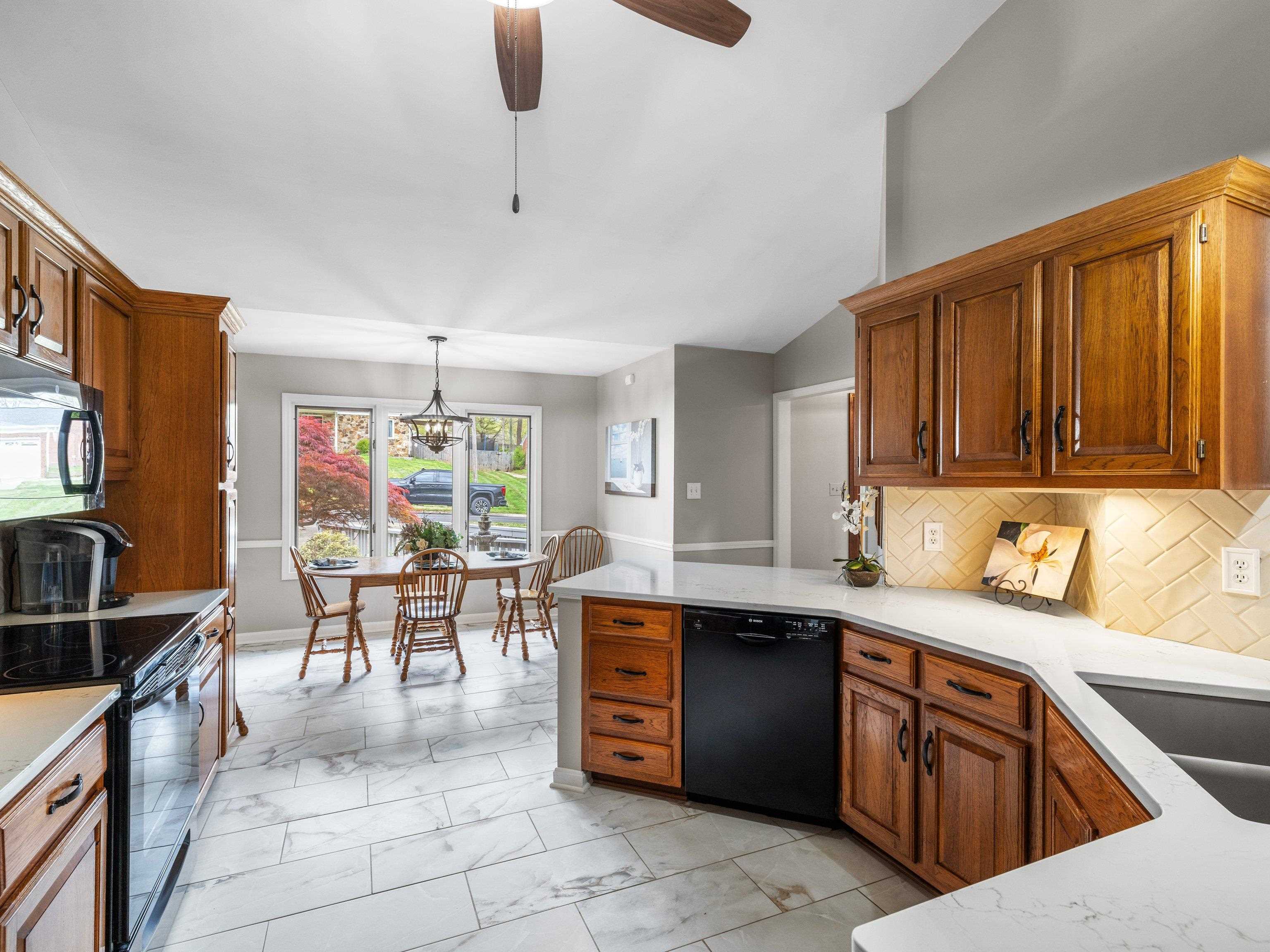 2246 Becklynn Drive, Owensboro, Kentucky 42303, 4 Bedrooms Bedrooms, ,3 BathroomsBathrooms,Single Family Residence,For Sale,Becklynn Drive,91953