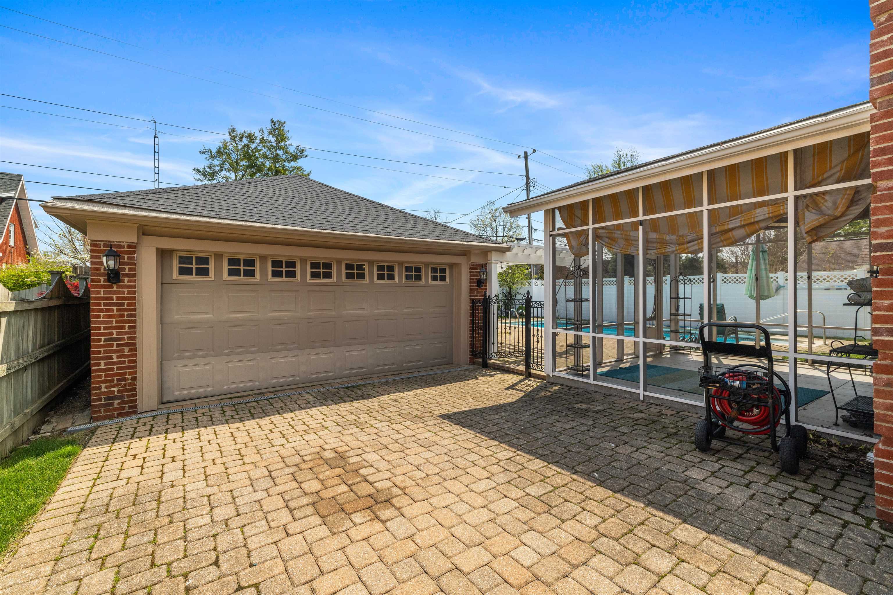 2019 Littlewood Dr, Owensboro, Kentucky 42301, 4 Bedrooms Bedrooms, ,3 BathroomsBathrooms,Single Family Residence,For Sale,Littlewood Dr,91959